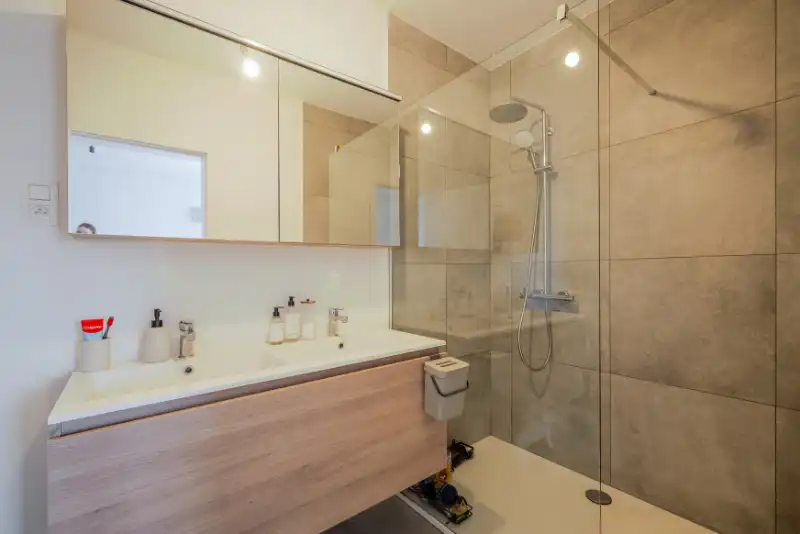 Gerenoveerde woning voor combinatie wonen/werken foto 10