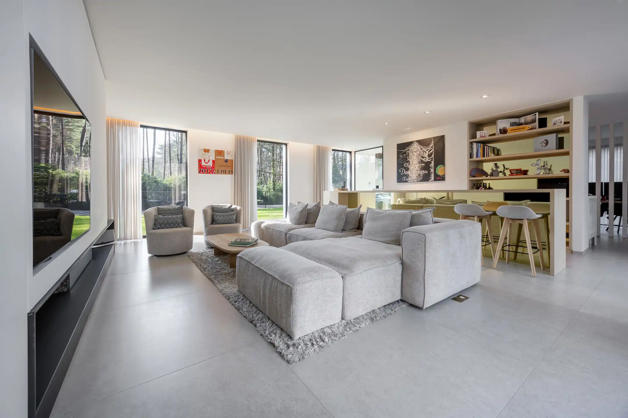 Exclusieve moderne villa met panoramisch zicht op groen foto 15