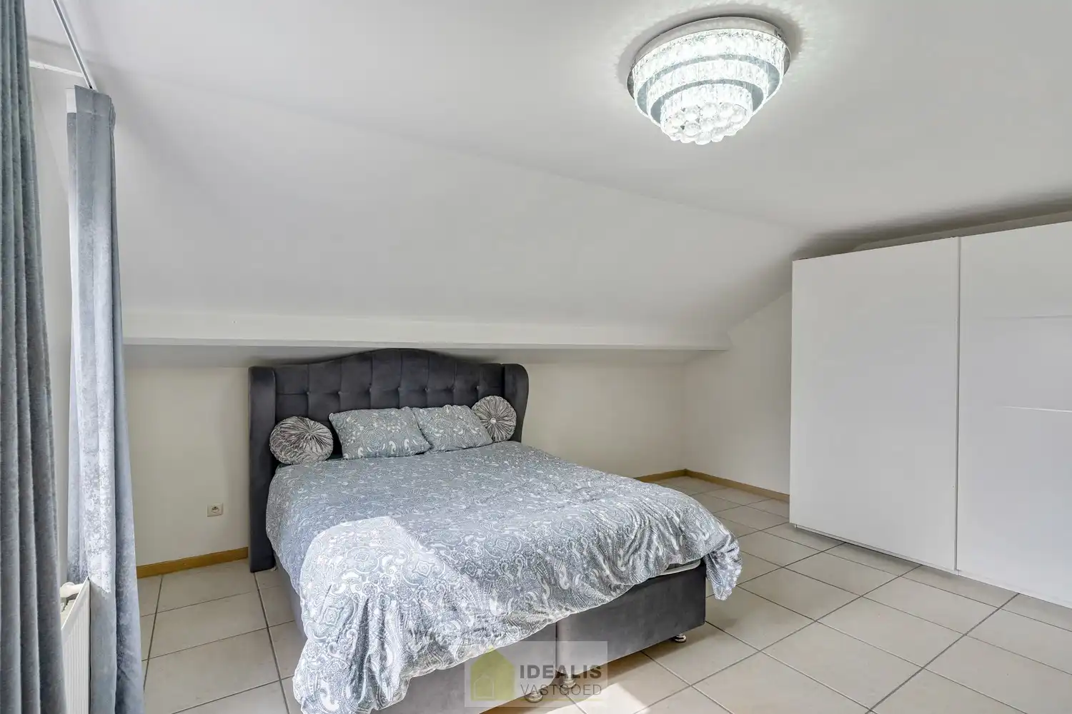 IDEALIS VASTGOED – DUPLEX APPARTEMENT GELEGEN OP UITERST CENTRALE LOCATIE TE HECHTEL-EKSEL. foto 13