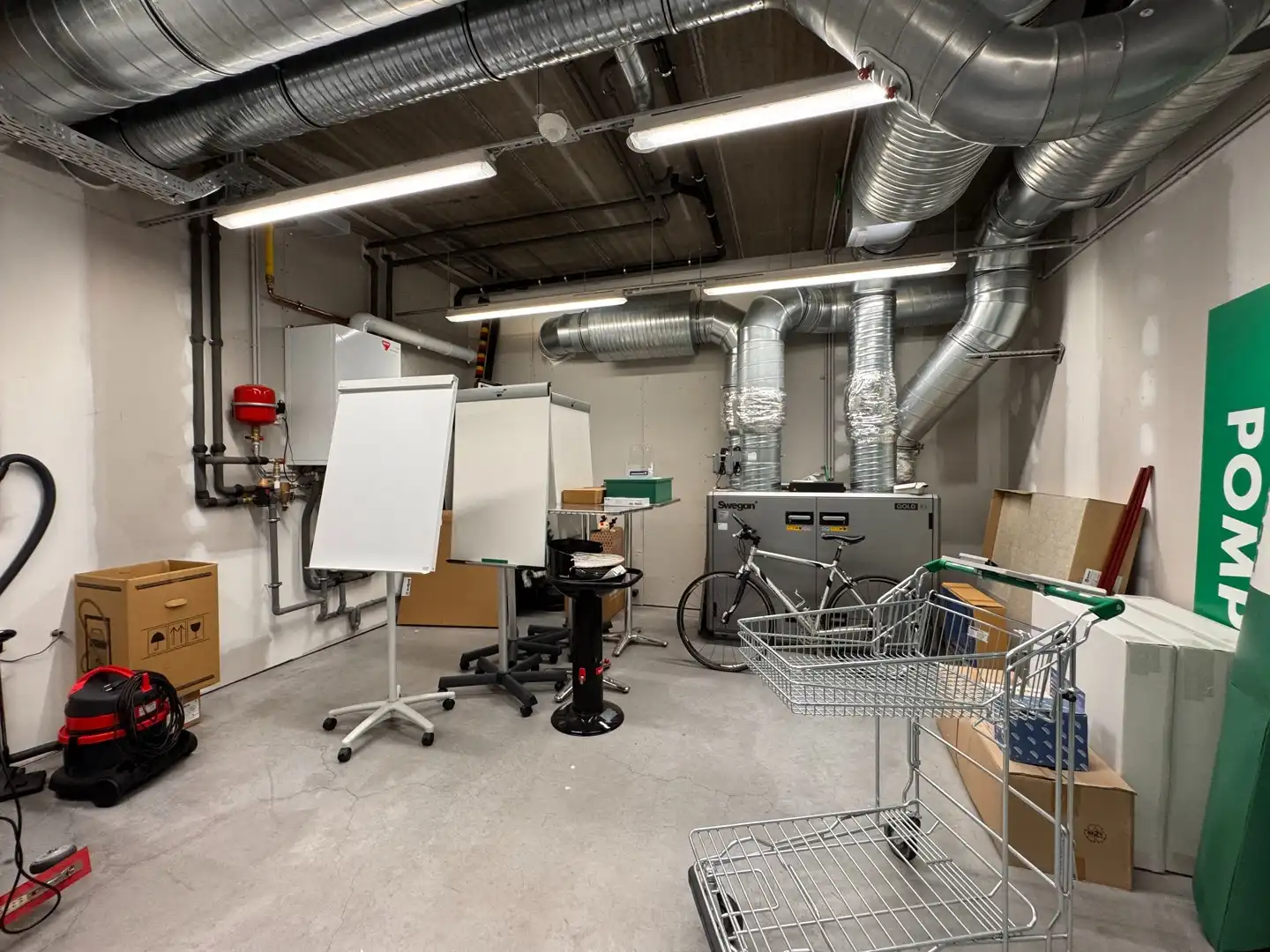 Nieuw en volledig uitgerust bedrijfsgebouw in Ieper foto 13