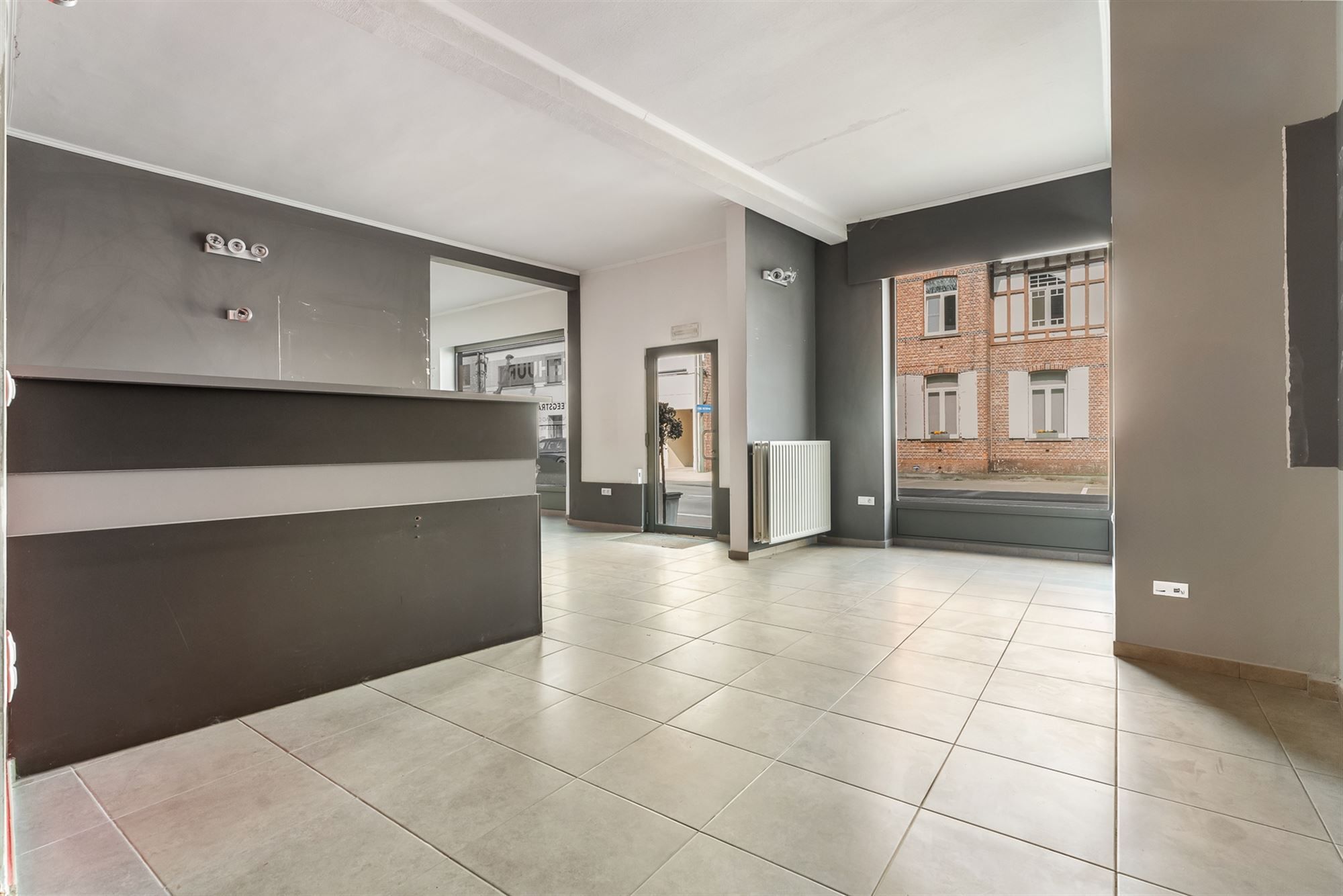 HANDELSPAND 111M2 MET WOONST 199M2 OP PERFECTE LOCATIE MET ENORME VISIBILITEIT! foto 7