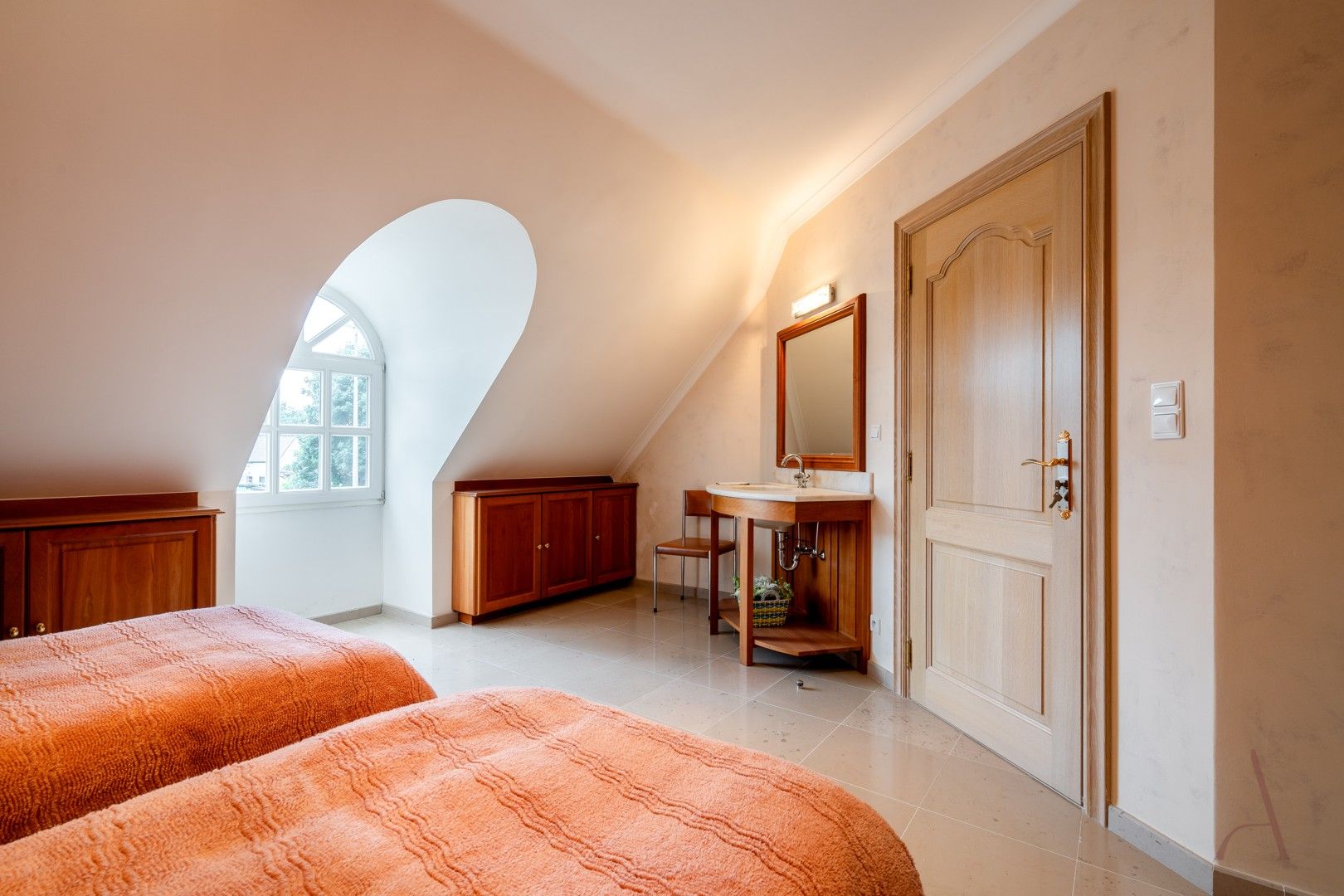 Riante karaktervolle villa met parktuin op ruim 1 hectare foto 19