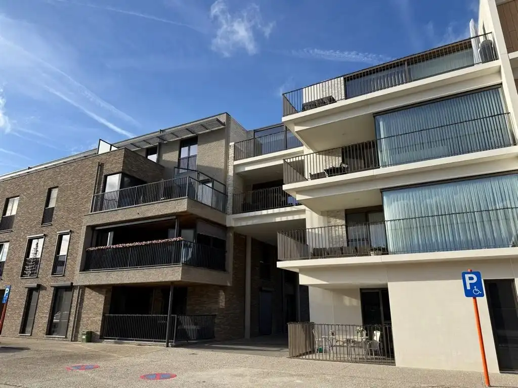 Stijlvol nieuwbouwappartement met 1 slaapkamer foto 2