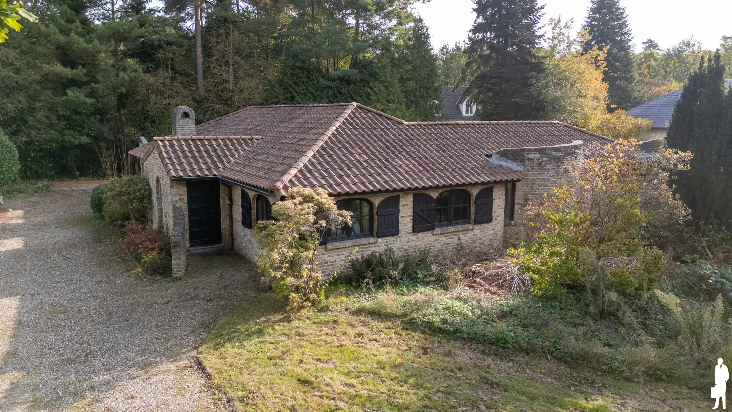 Gelijkvloerse villa met 4 slpk op toplocatie foto 2