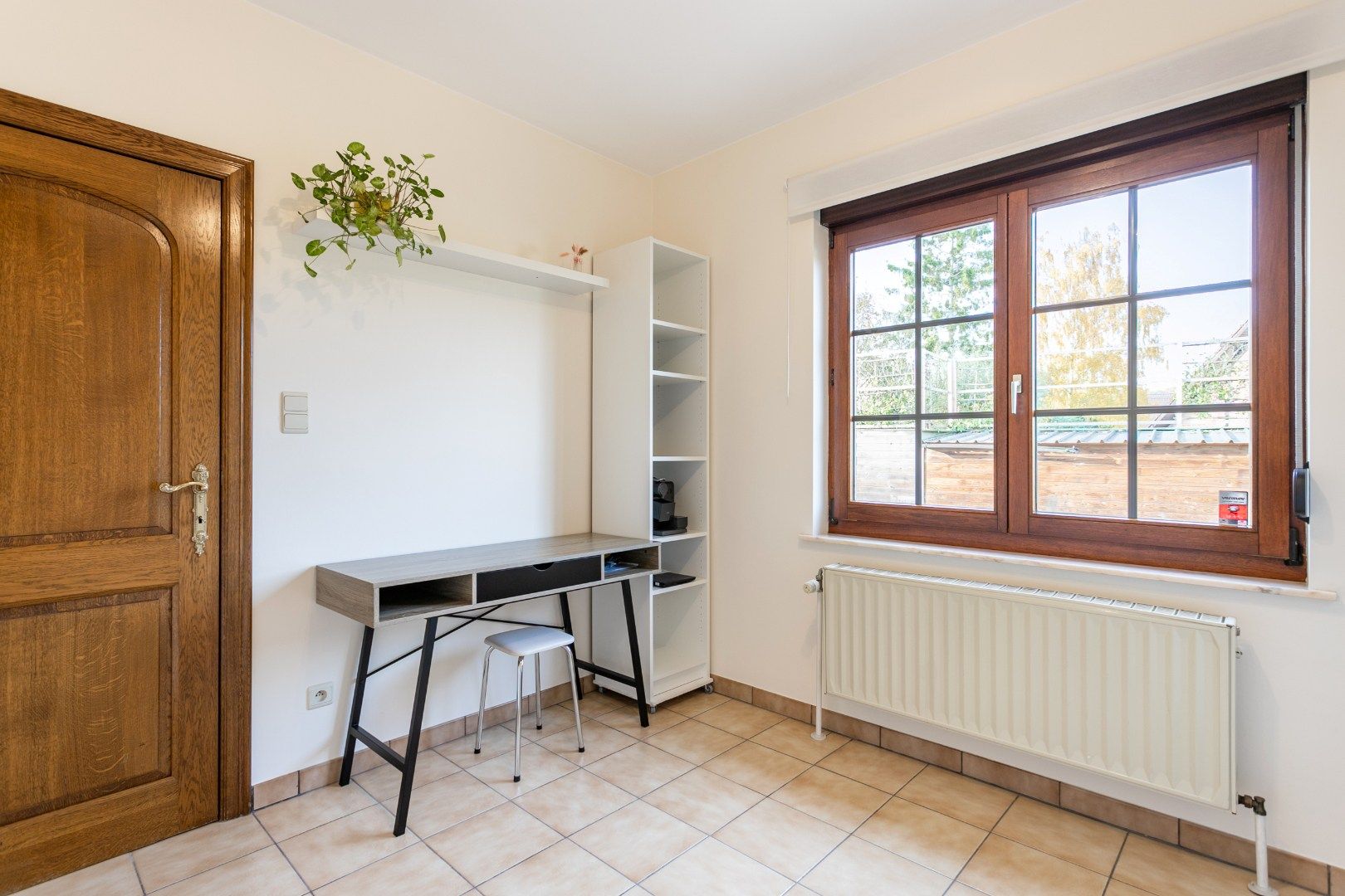 Charmante instapklare woning met 3 SLPKS, tuin & garage foto 11