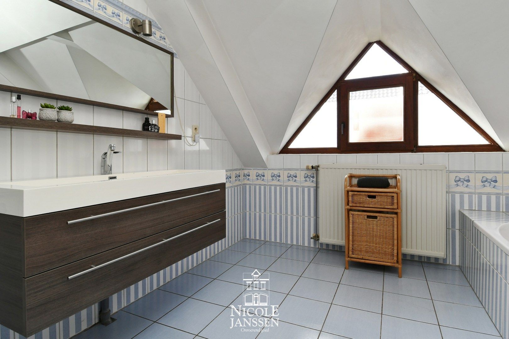 Vrijstaande gezinswoning met drie slaapkamers en een verzorgde tuin  foto 16