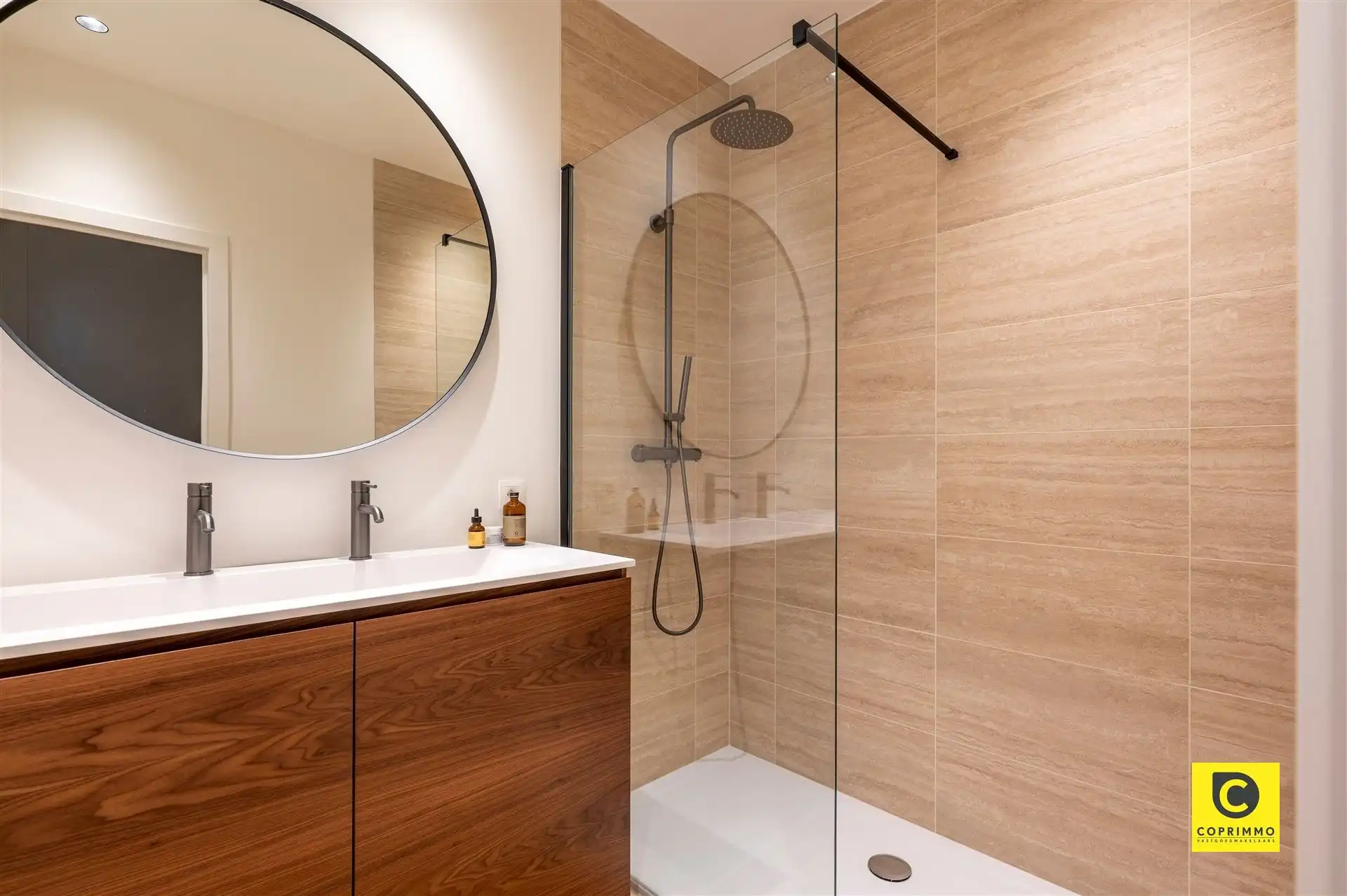 Prachtig 2 slaapkamer app foto 12