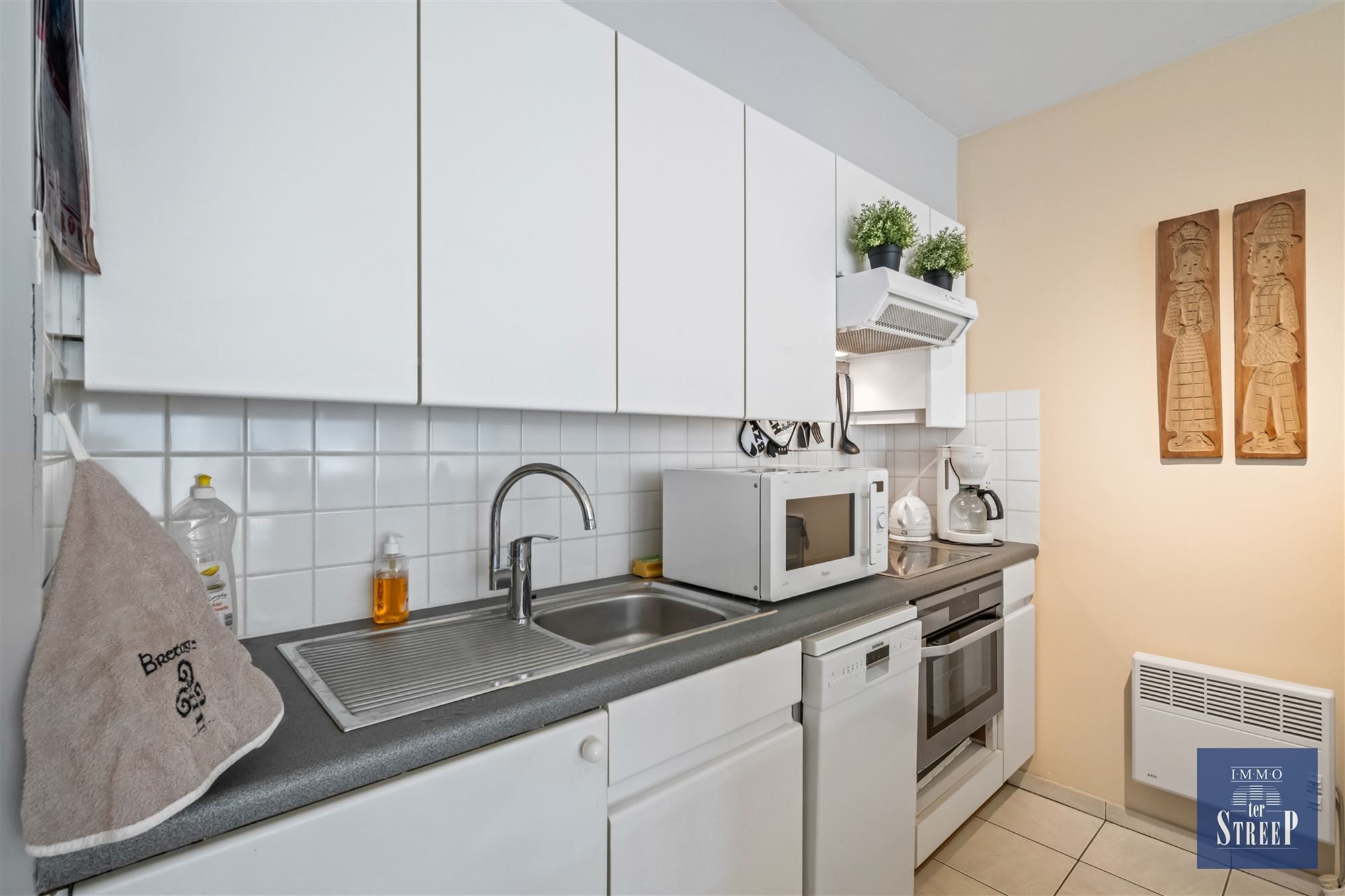 Studio met prachtig zijdelings zeezicht foto 10