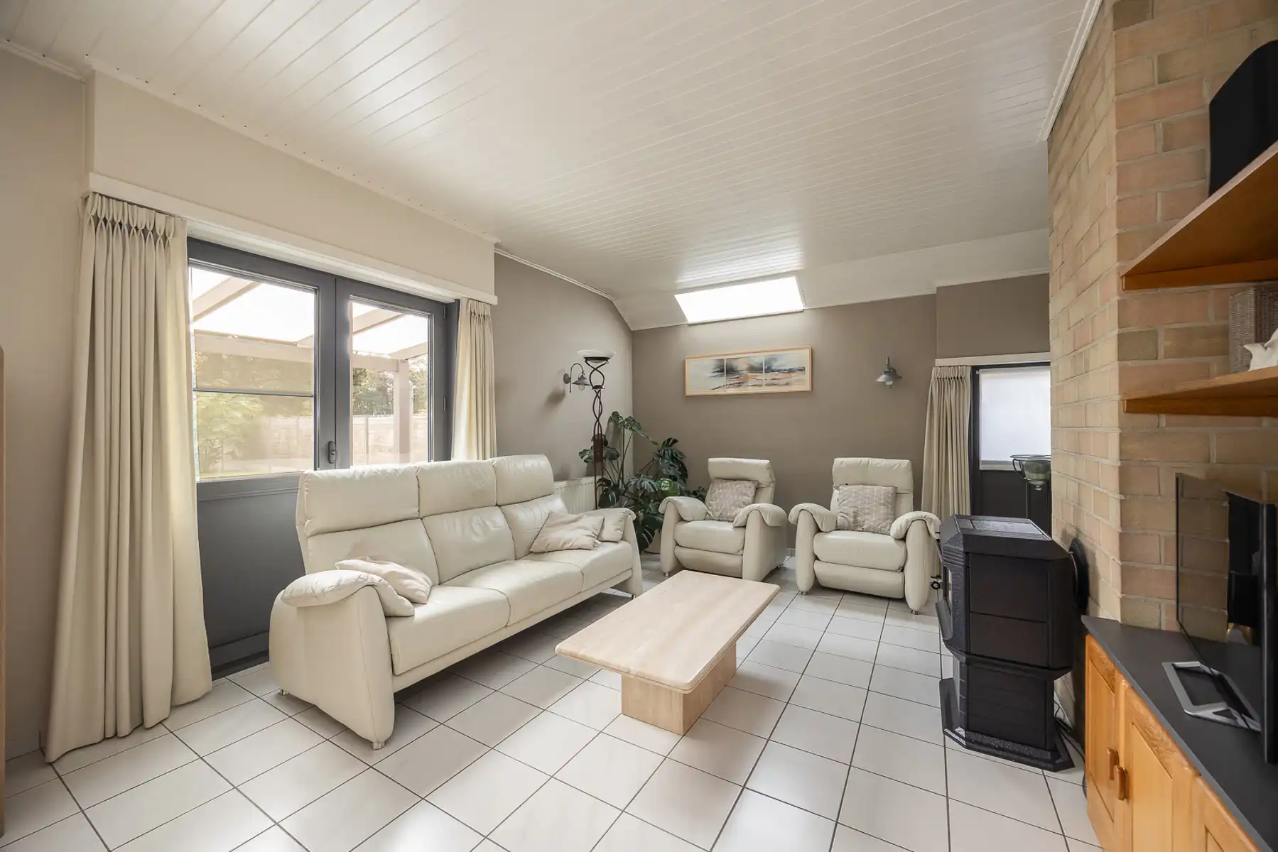 Laagbouwwoning met 3 slaapkamers, veranda, garage, zolder en prachtig open zicht in Wuustwezel. foto 5
