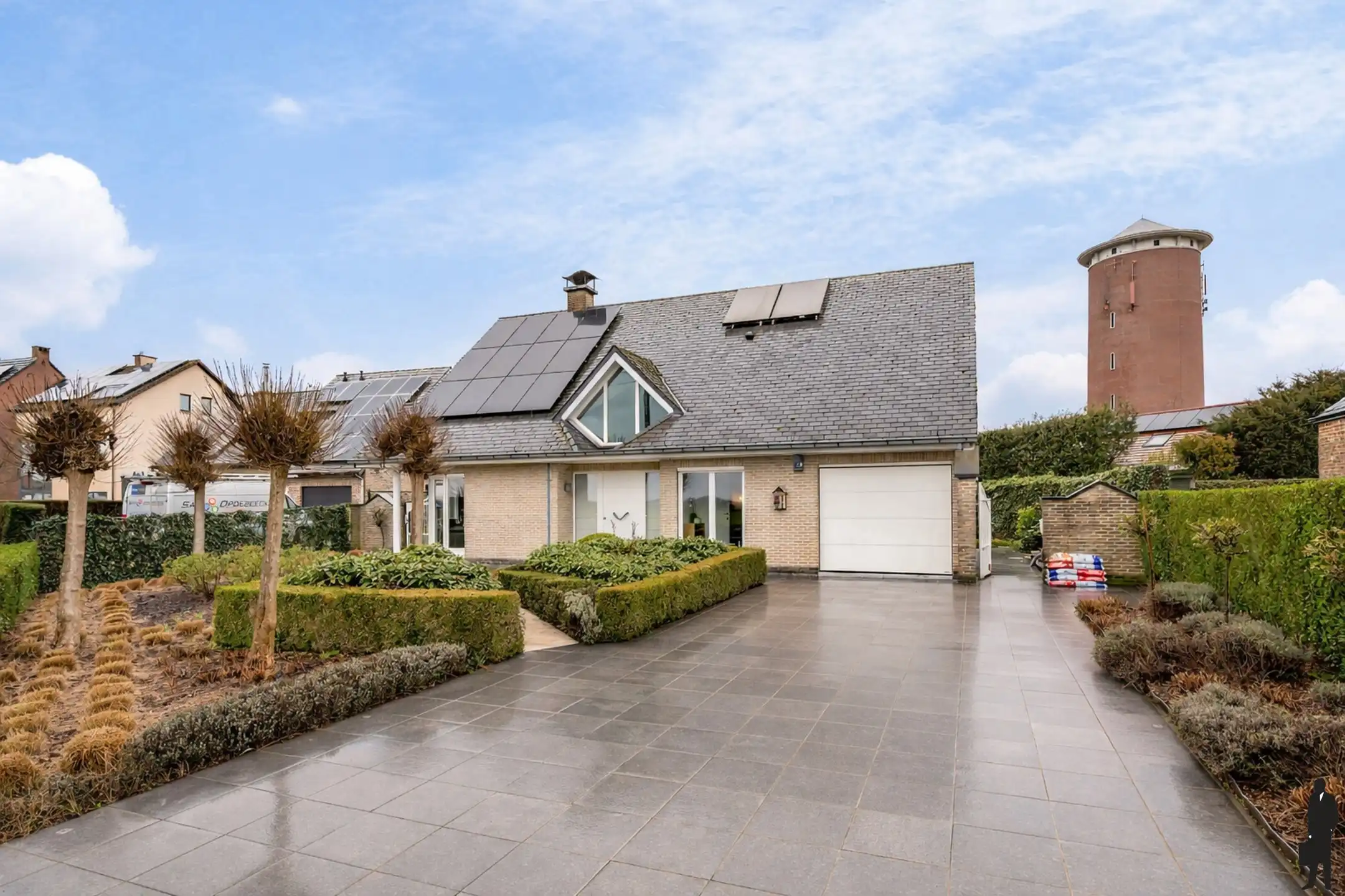 Instapklare woning met 3 slaapkamers en bureauruimte op toplocatie te Leest. foto {{pictureIndex}}