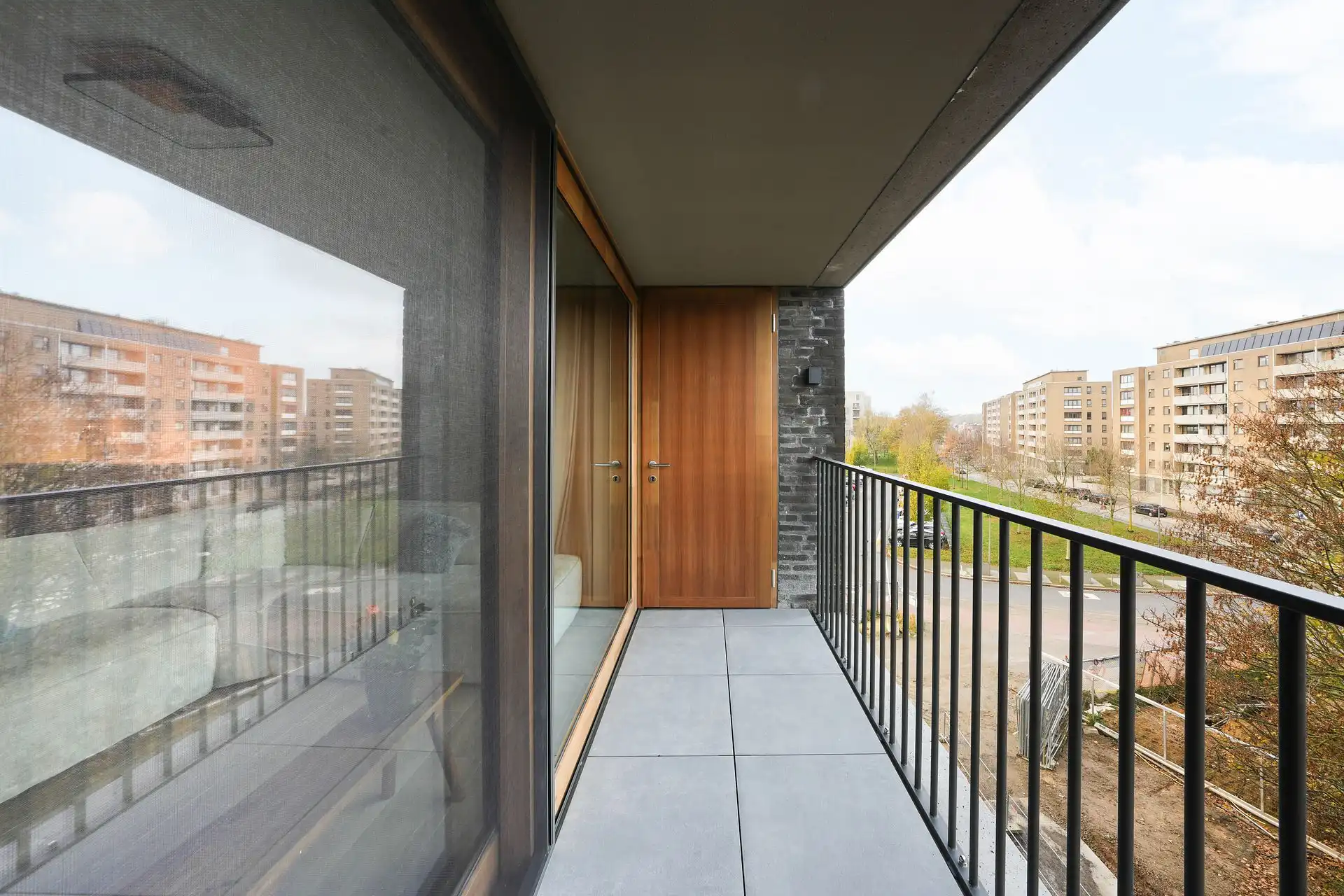 Modern BEN-appartement omringd door groen foto 6