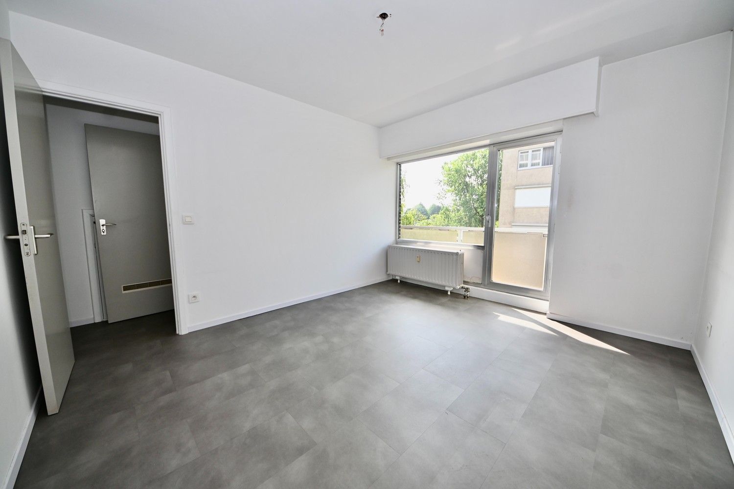 Instapklaar appartement met 2 slaapkamers en garage. foto 10
