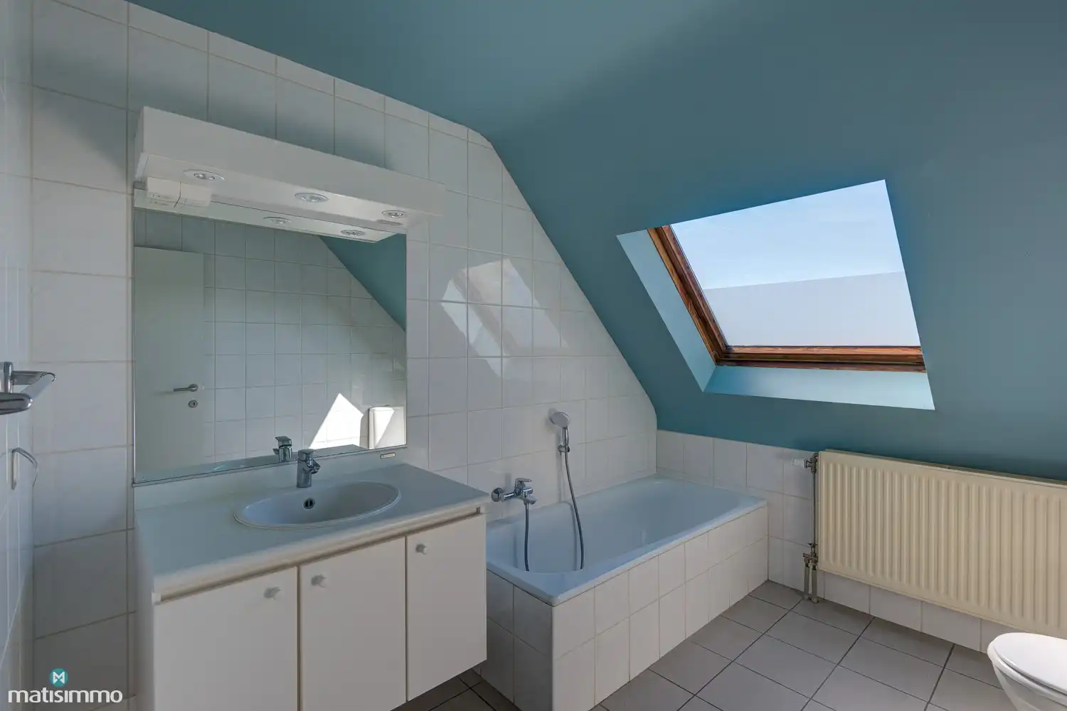 INSTAPKLAAR DUPLEX-APPARTEMENT MET 2 SLAAPKAMERS EN GARAGE NABIJ HET CENTRUM VAN BILZEN foto 15