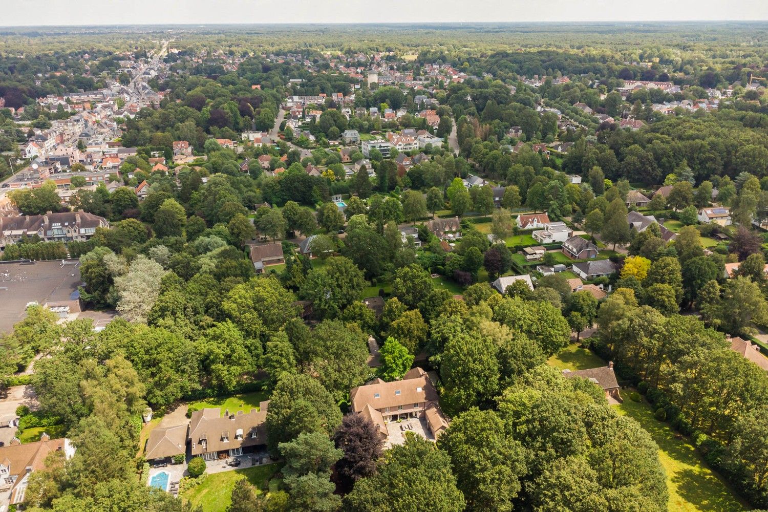 Riante villa met prachtige tuin en praktijk ruimte foto 8