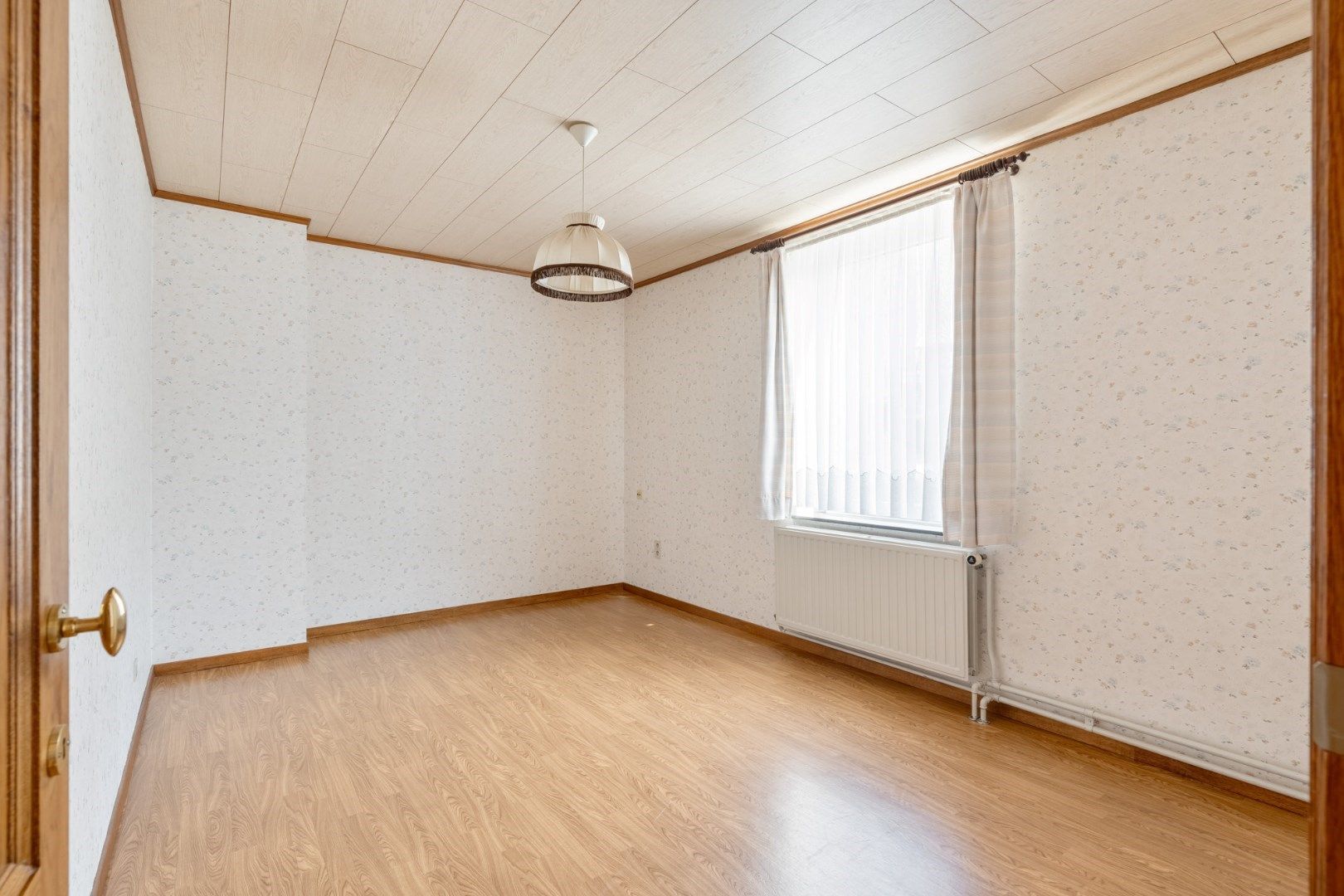 Degelijke te renoveren woning met stalling op 6a70ca in het landelijke Sluizen foto 16