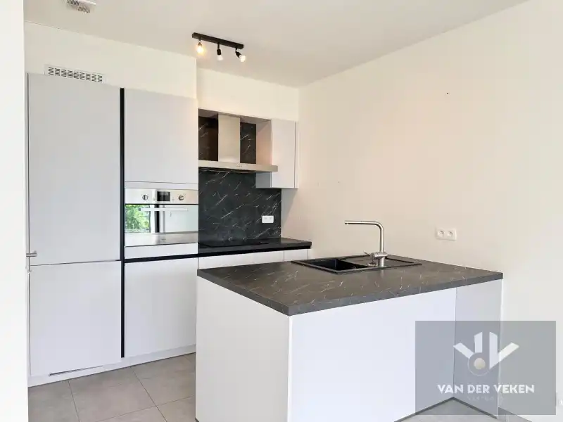 Rustig gelegen 2 slaapkamer appartement! foto 2