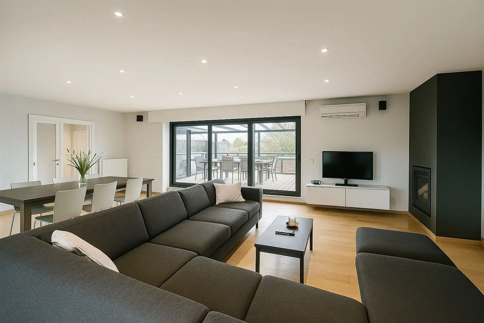 Uniek kantoorgebouw met duplex appartement te koop foto 18