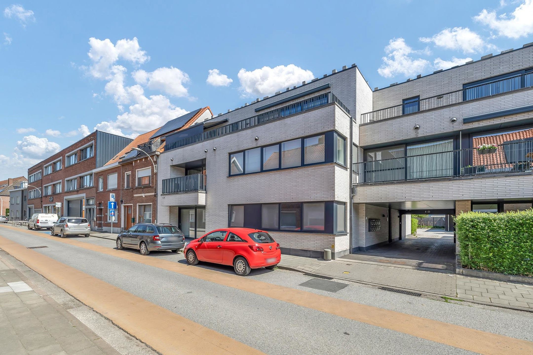 Instapklaar appartement centrum Deinze – ideaal als eigen stek of investering! foto {{pictureIndex}}