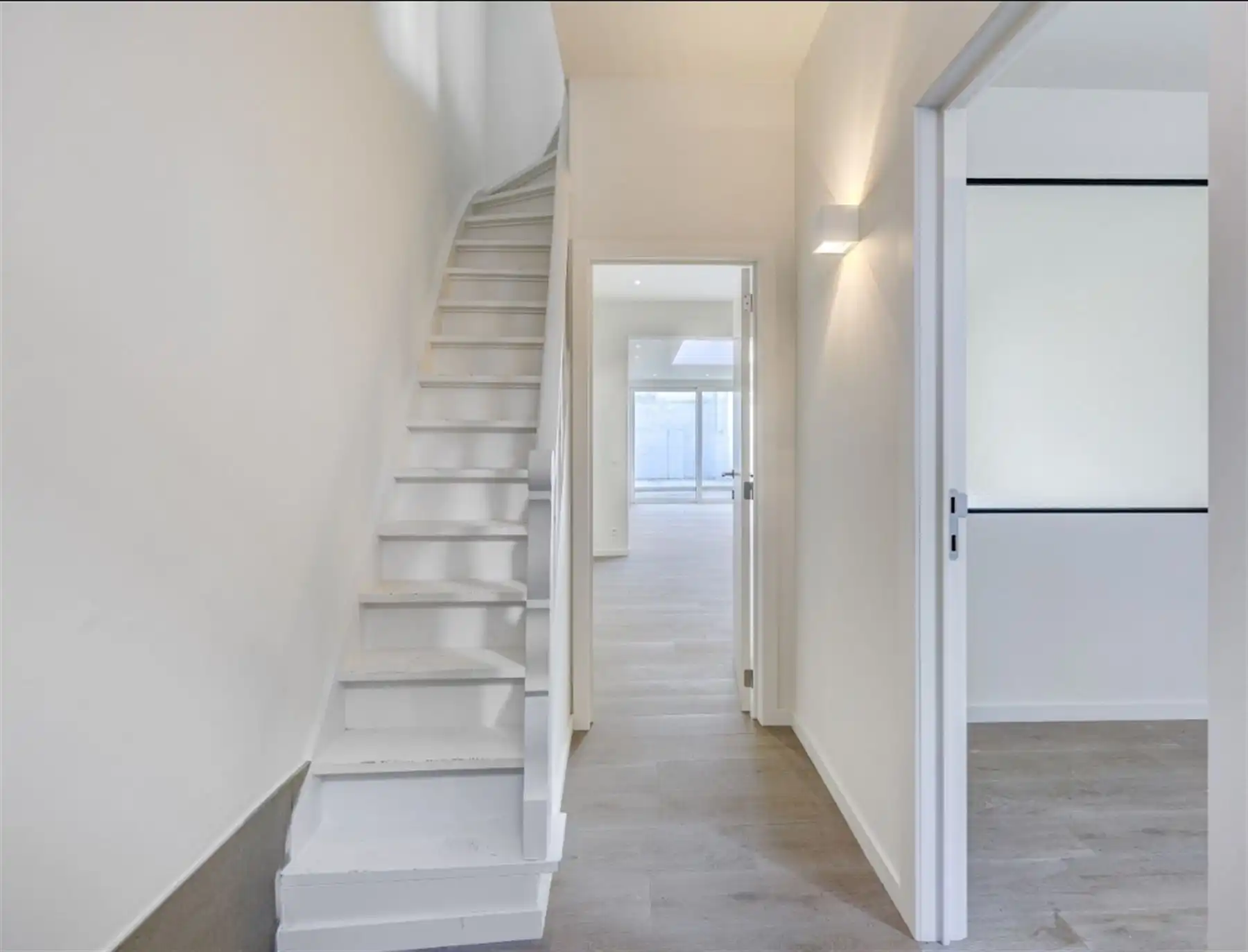 Volledig gerenoveerde woning nabij het centrum! foto 9