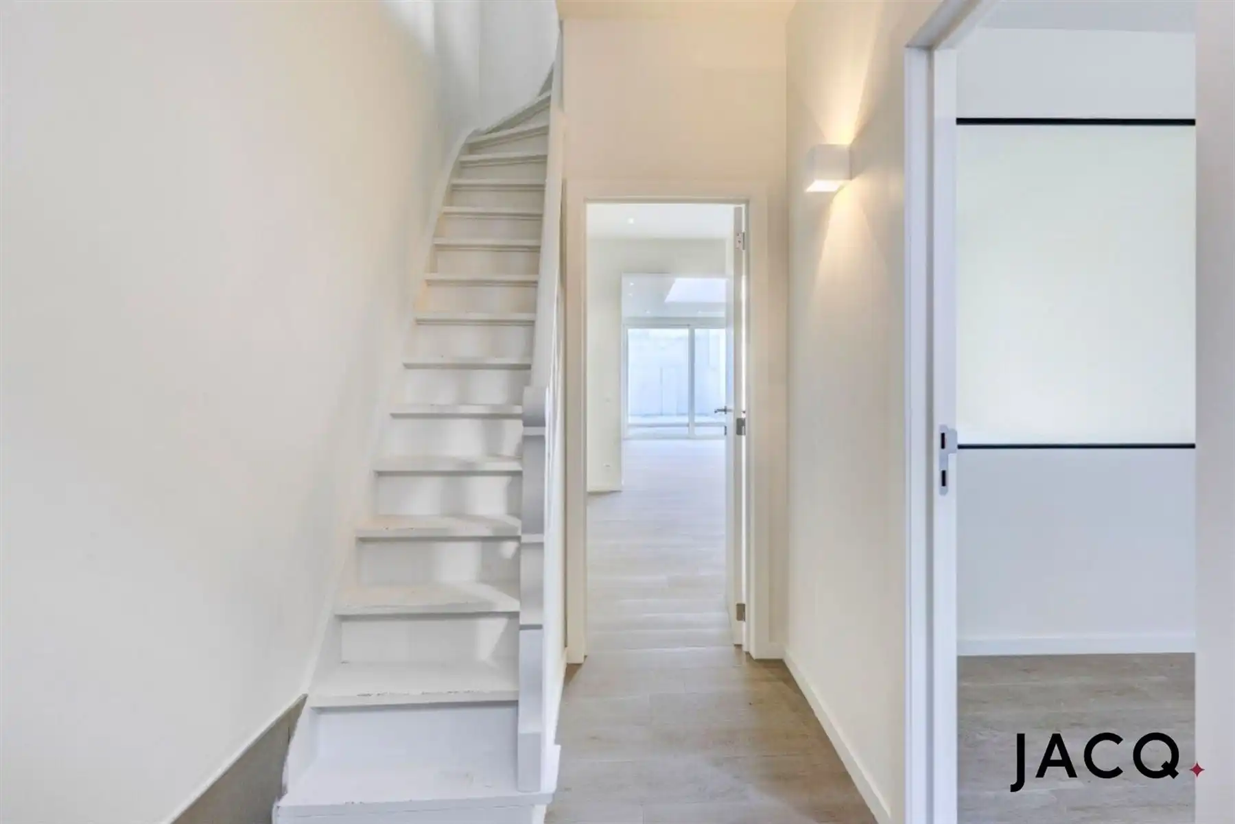 Volledig gerenoveerde woning nabij het centrum! foto 9