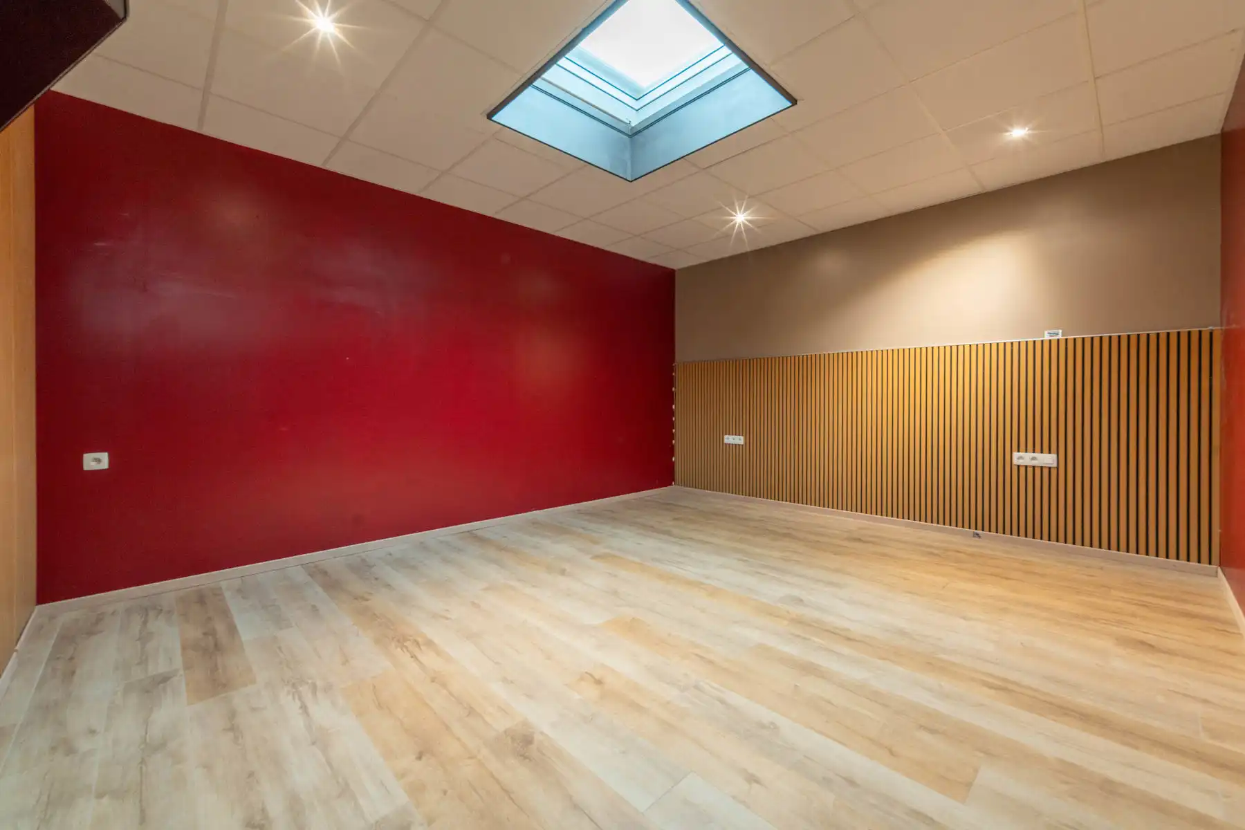 Opbrengsteigendom met handelsgelijkvloers en verhuurd duplexappartement te Niel. foto 10