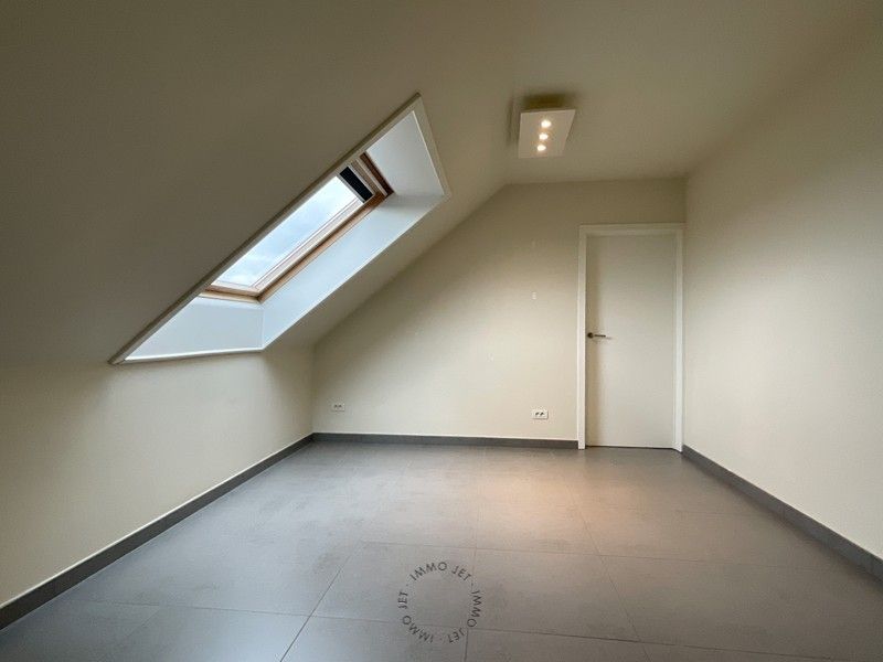 Mooi duplex-appartement met 3 slaapkamers en 2 badkamers nabij centrum Melsele foto 11