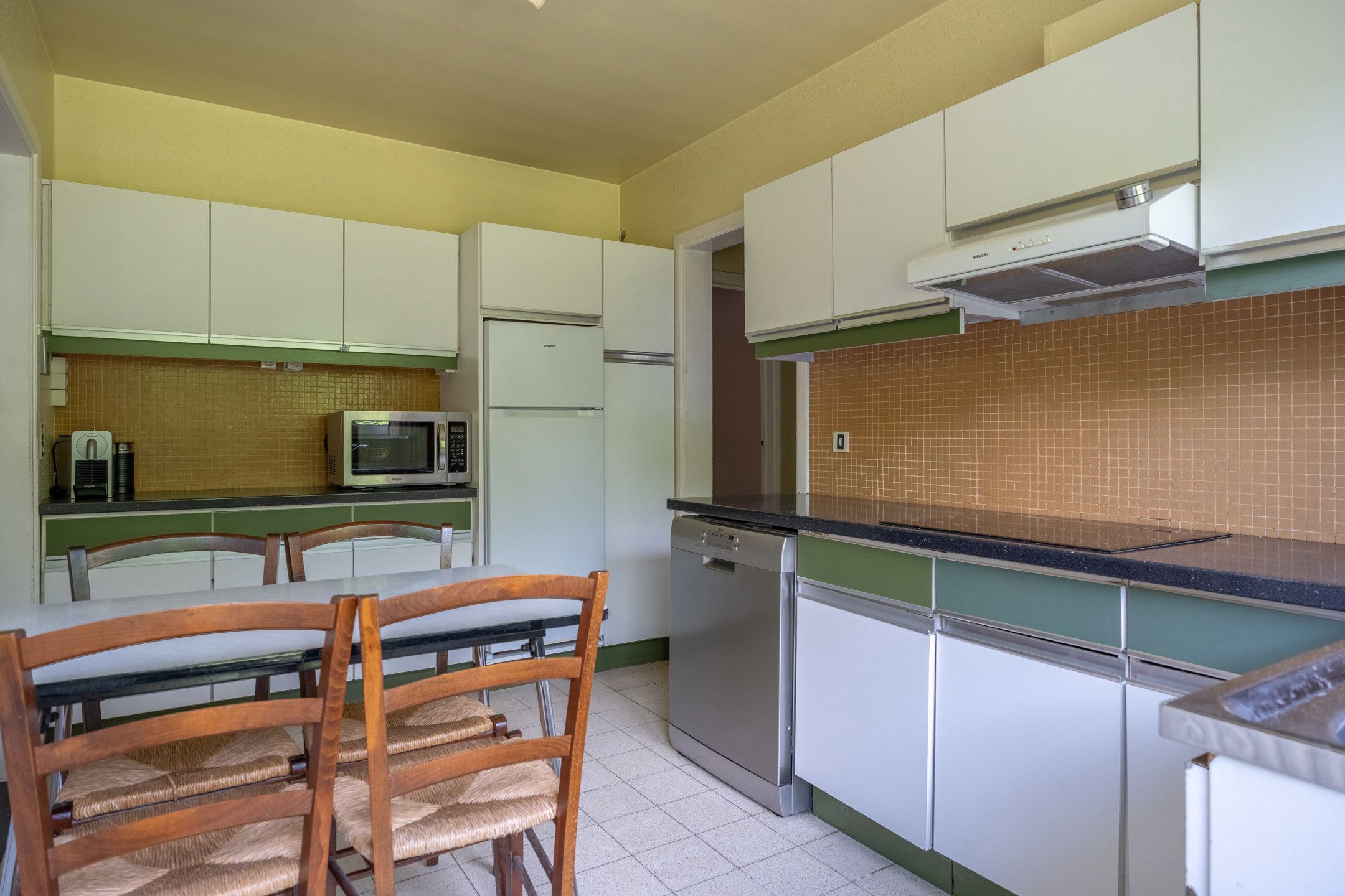 Te renoveren gelijkvloerswoning op mooi perceel van 1.437 m² foto 11
