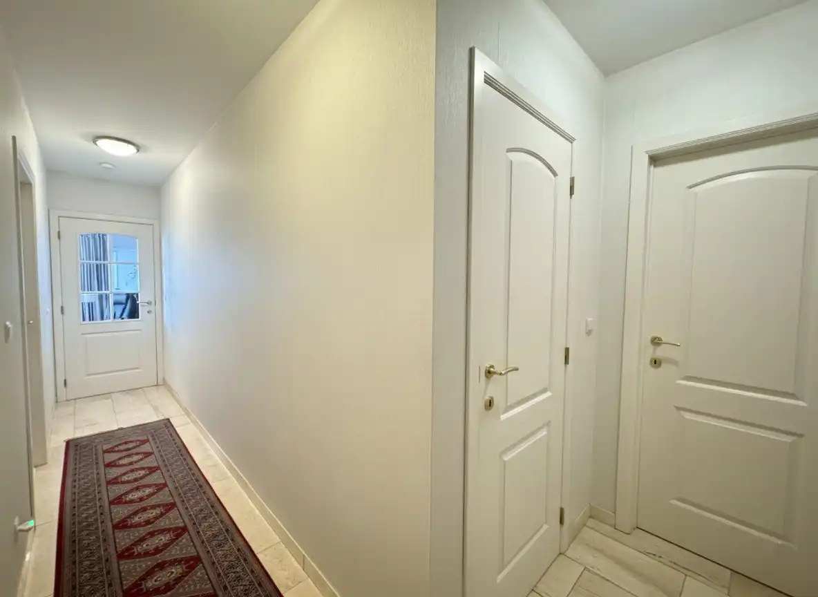 INSTAPKLAAR GELIJKVLOERS APPARTEMENT (H.O.B) foto 3