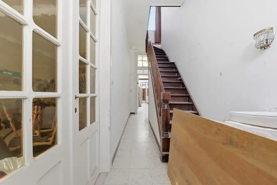 AUTHENTIEK TE RENOVEREN HERENHUIS IN SINT-TRUIDEN. foto 3