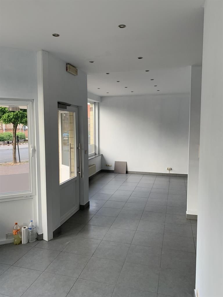 Commercieel gelijkvloers van +/- 71m² te Ternat! foto 4