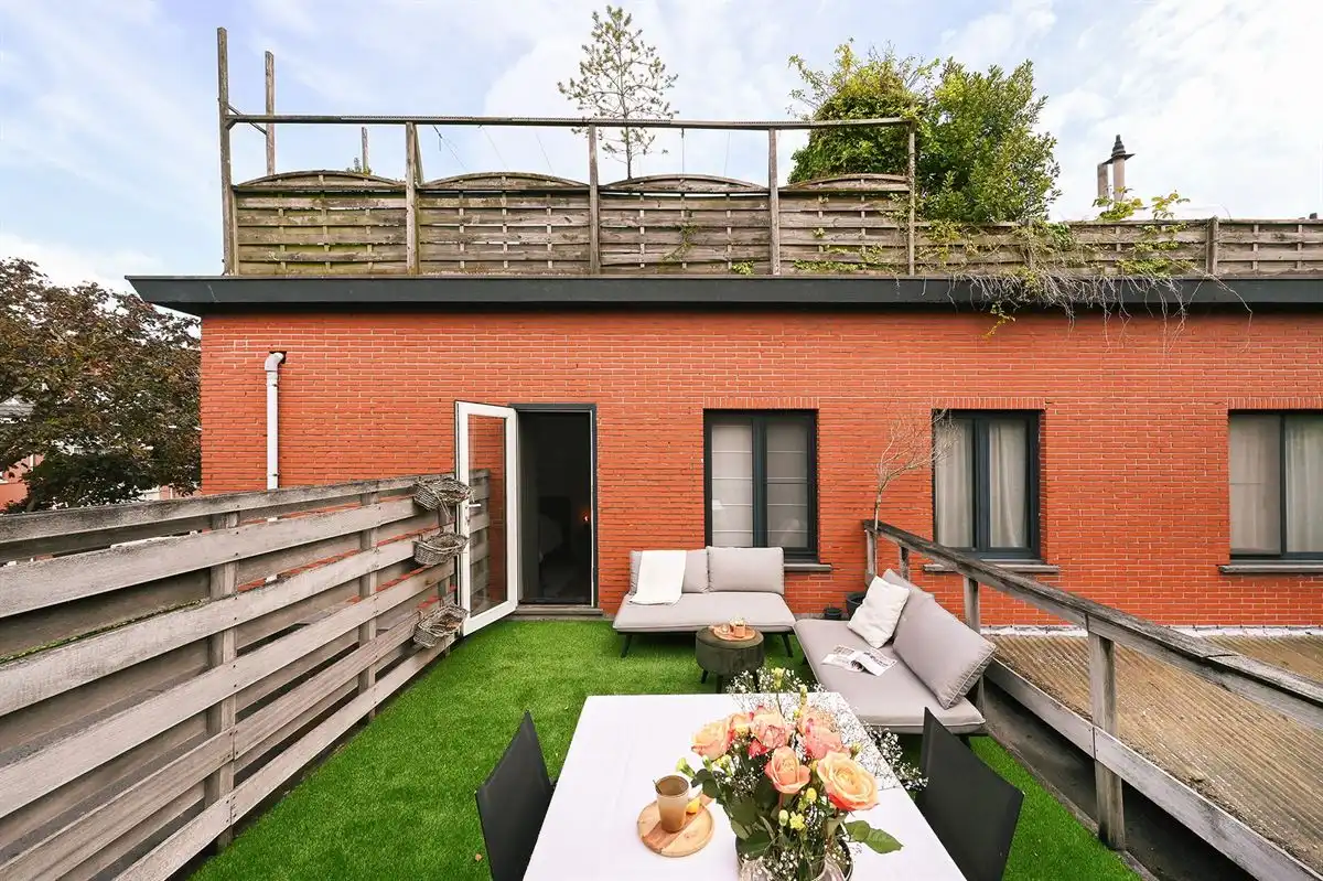 Mooi hoekappartement met garage foto 25