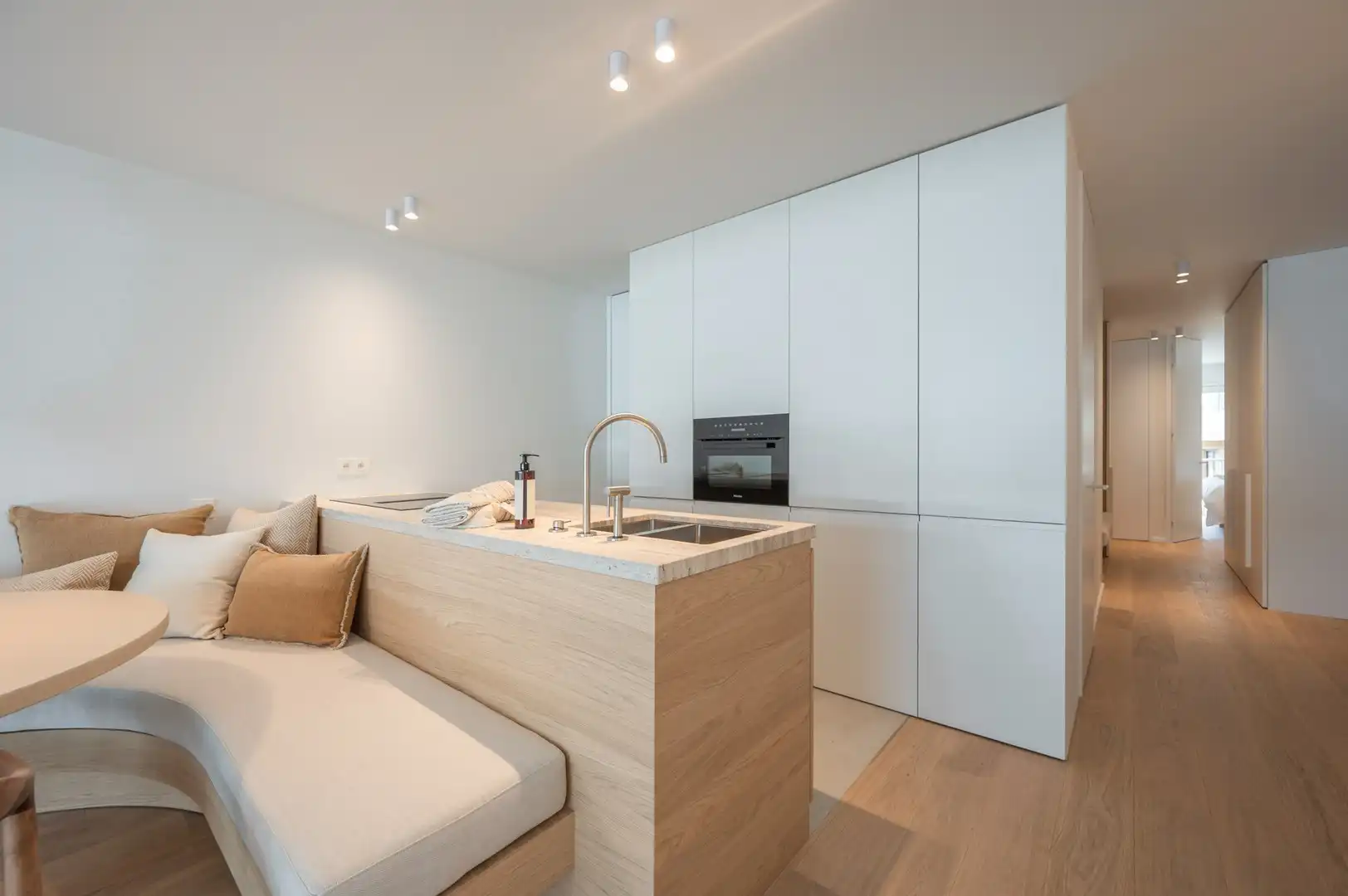 Lichtrijk, gerenoveerd appartement met uitzicht op het Lichttorenplein. foto 9