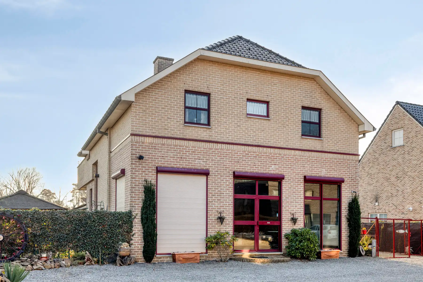 Prachtig alleenstaand 2-slaapkamer appartement met carport. foto 5