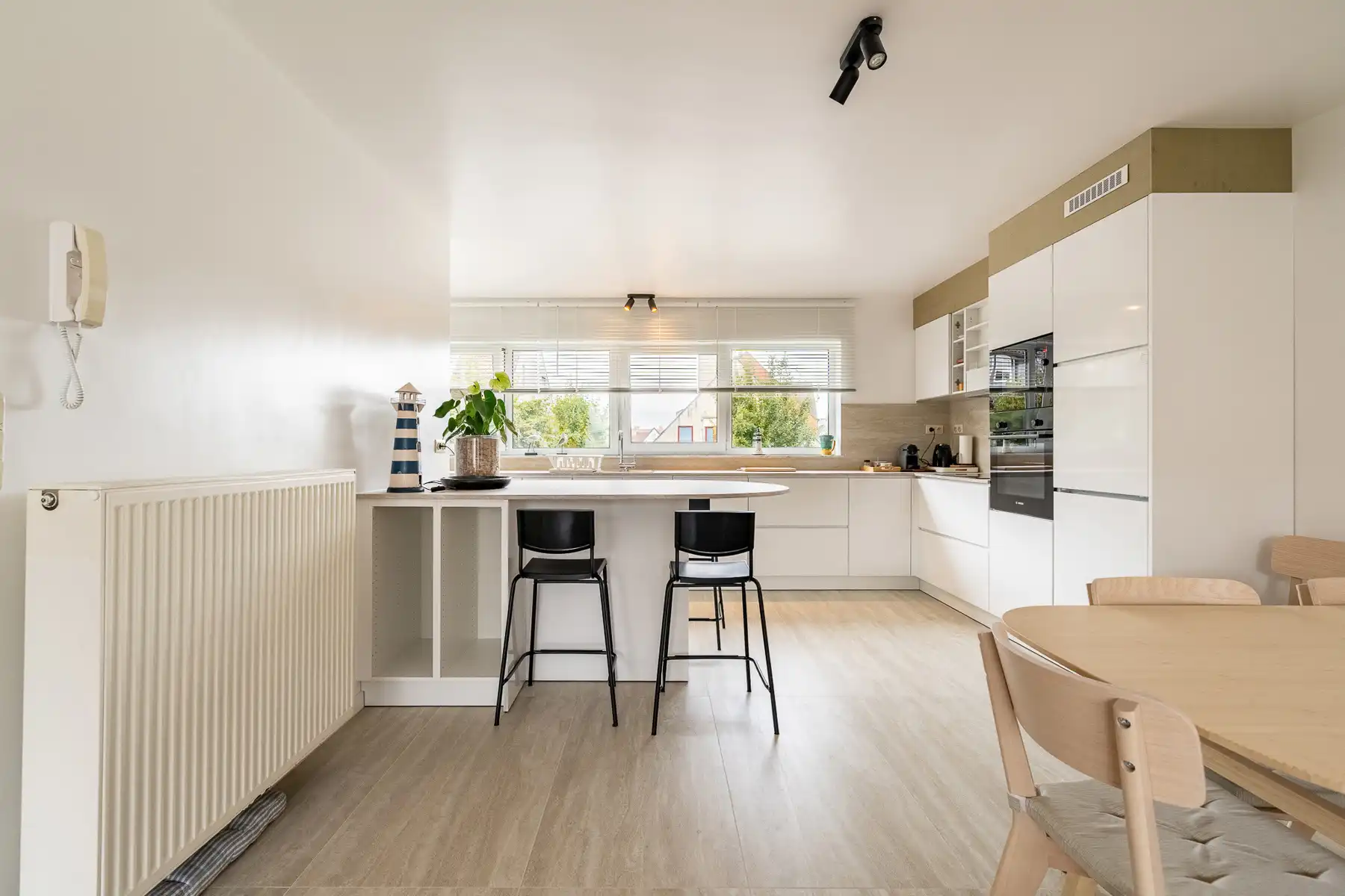 Rustig gelegen, gemeubelde bel-etage woning met garage  foto 13
