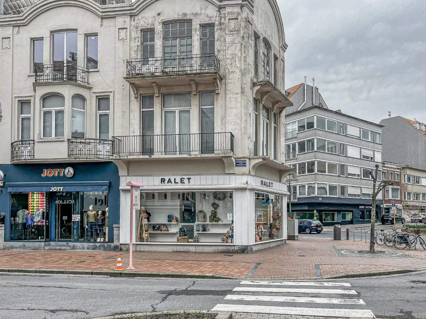 Handelsruimte te huur – Lippenslaan 260, Knokke-Heist ± 54 m² + kelder (Jott)  foto 2