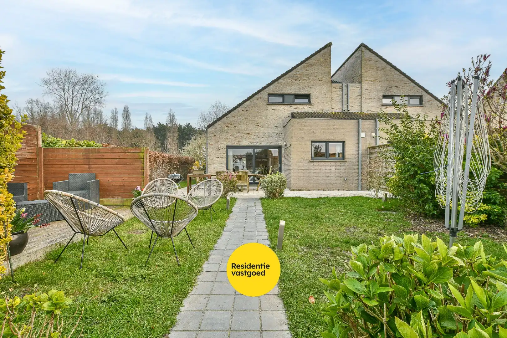 Instapklare halfopen woning met 3 slaapkamers en zonnige tuin in Vosseslag, vlakbij bos en duinen foto 20