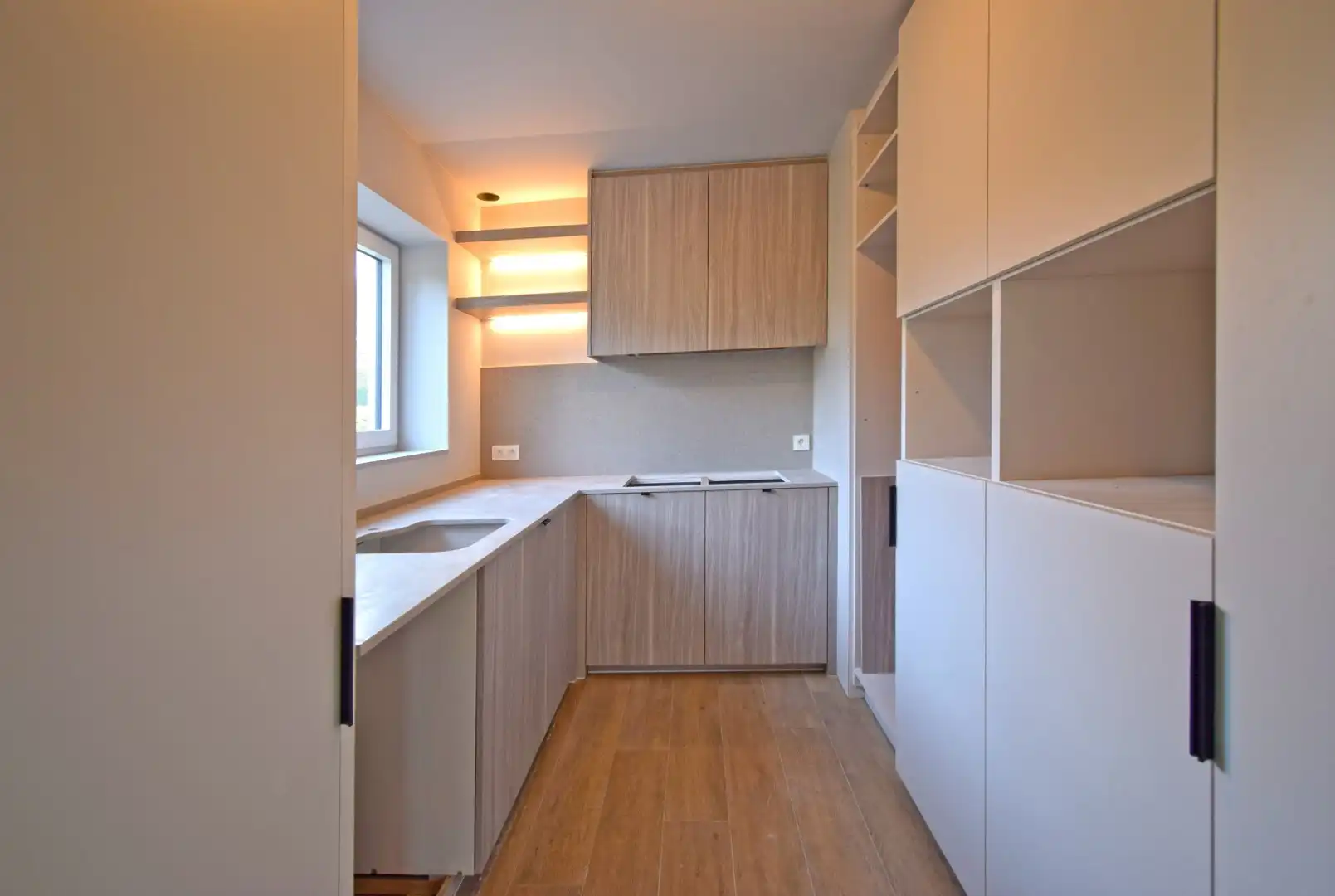 VOLLEDIG GERENOVEERD APPARTEMENT MET GARAGE foto 5