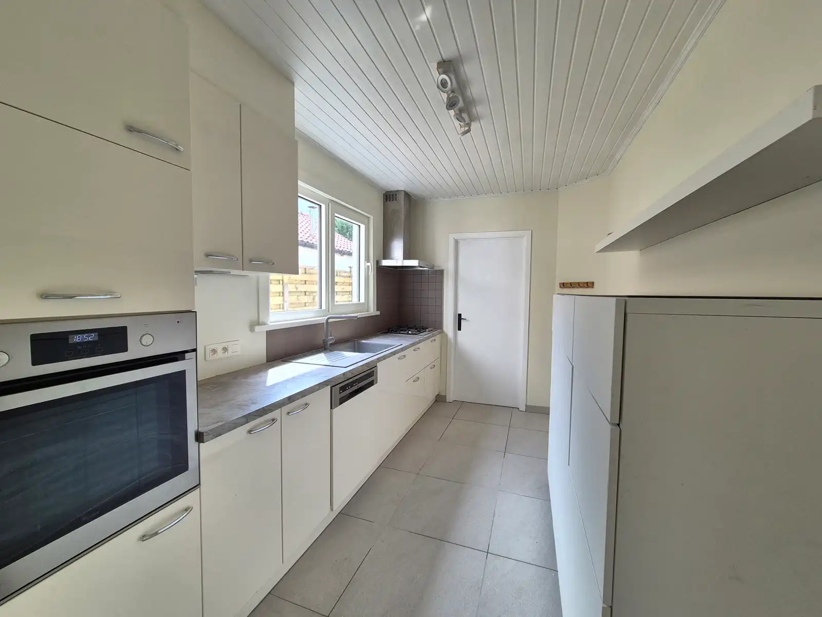 Gerenoveerde rijwoning met 2 slaapkamers foto 6