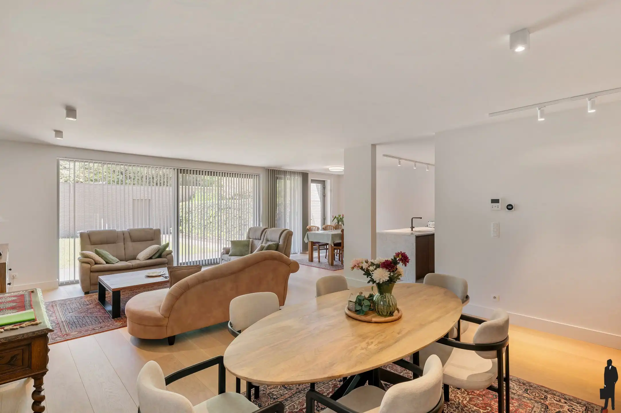 Ruim luxueus afgewerkte gelijkvloers appartement (2019) met tuin en garagebox!  foto 7