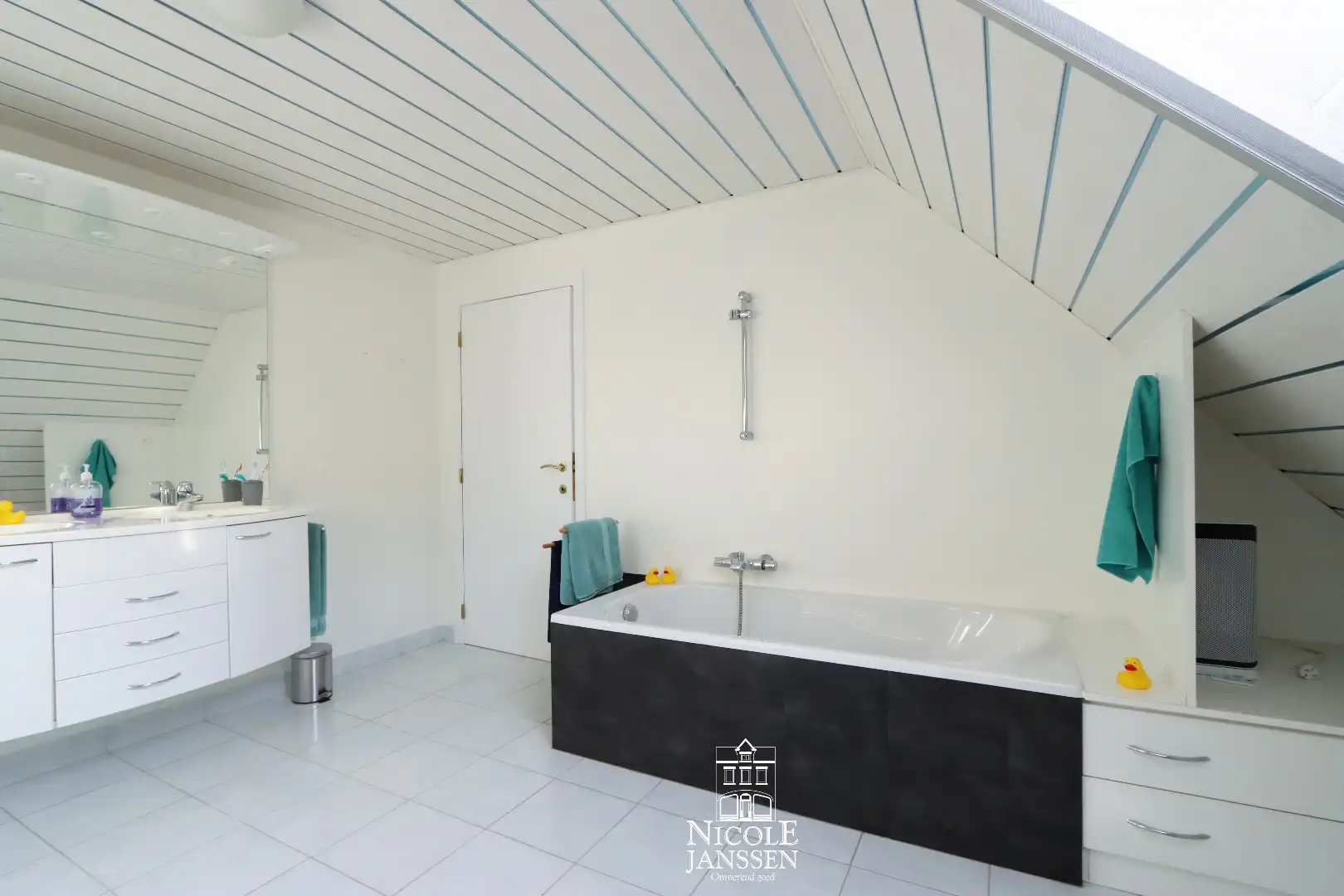 Ruime gezinswoning  foto 23