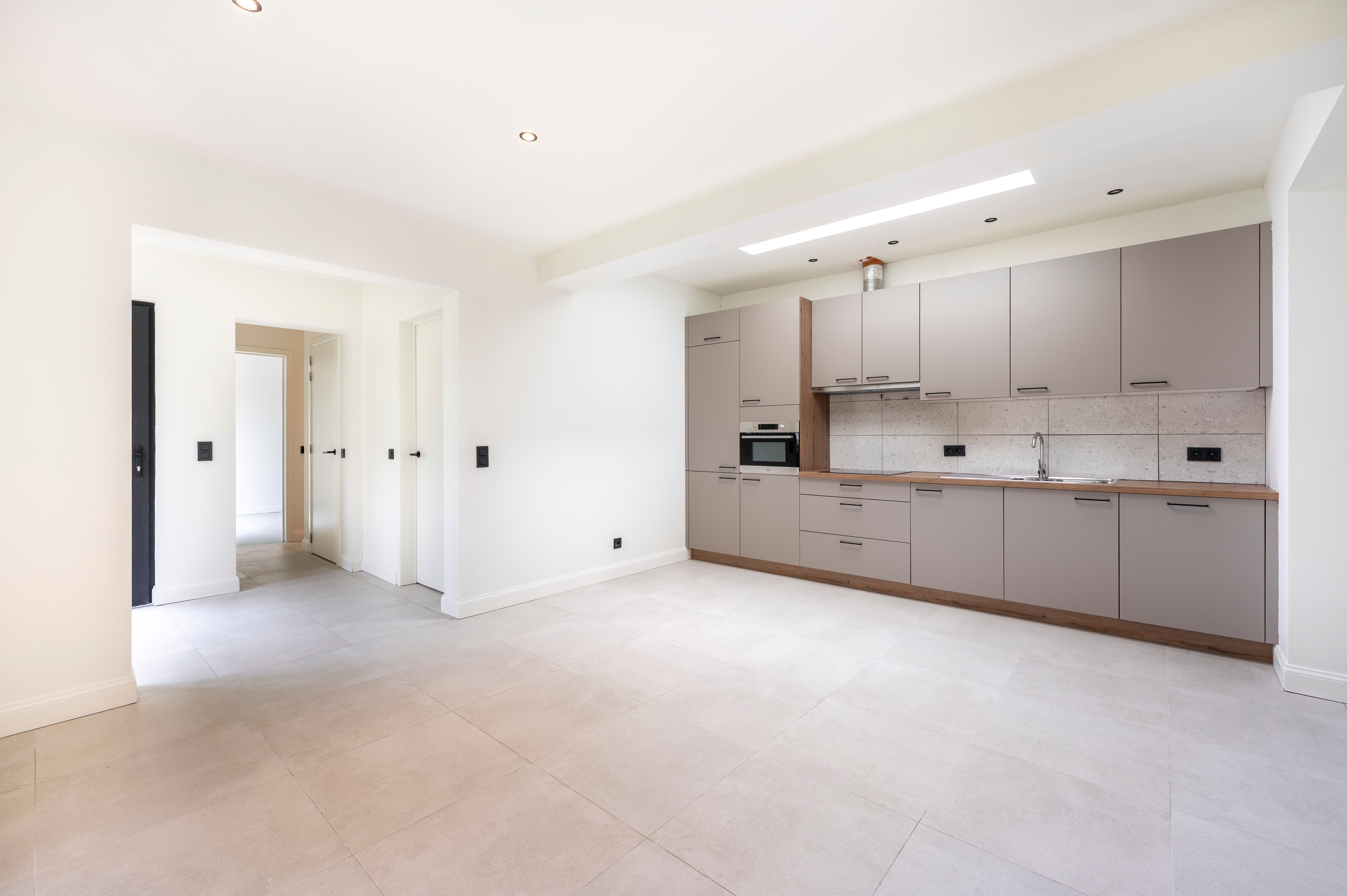 Volledig gerenoveerde gezinswoning met tuin en 3 slaapkamers in Ekeren te huur! foto 4
