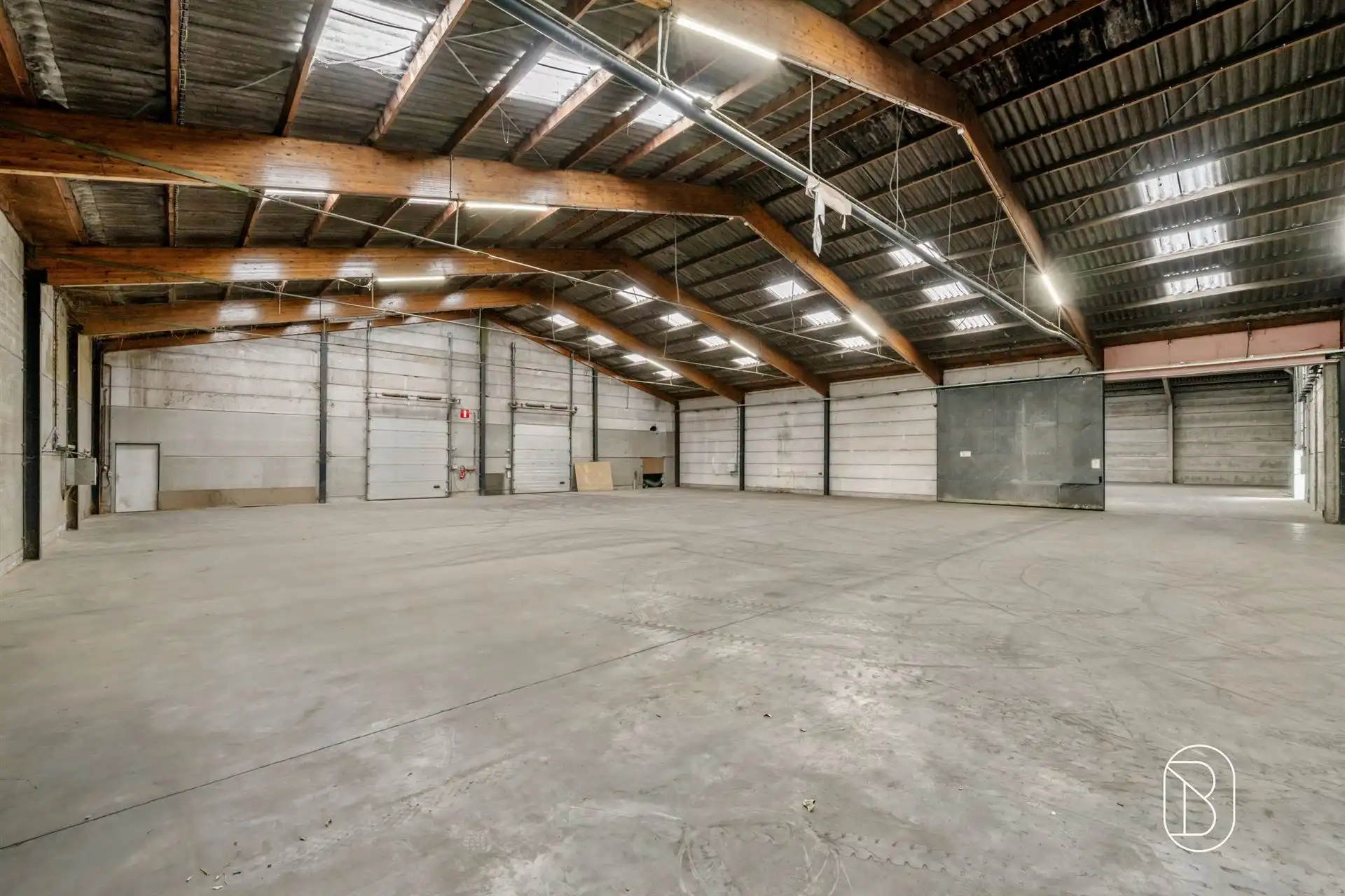 Loodsencomplex met parking, op een centrale ligging  foto 10