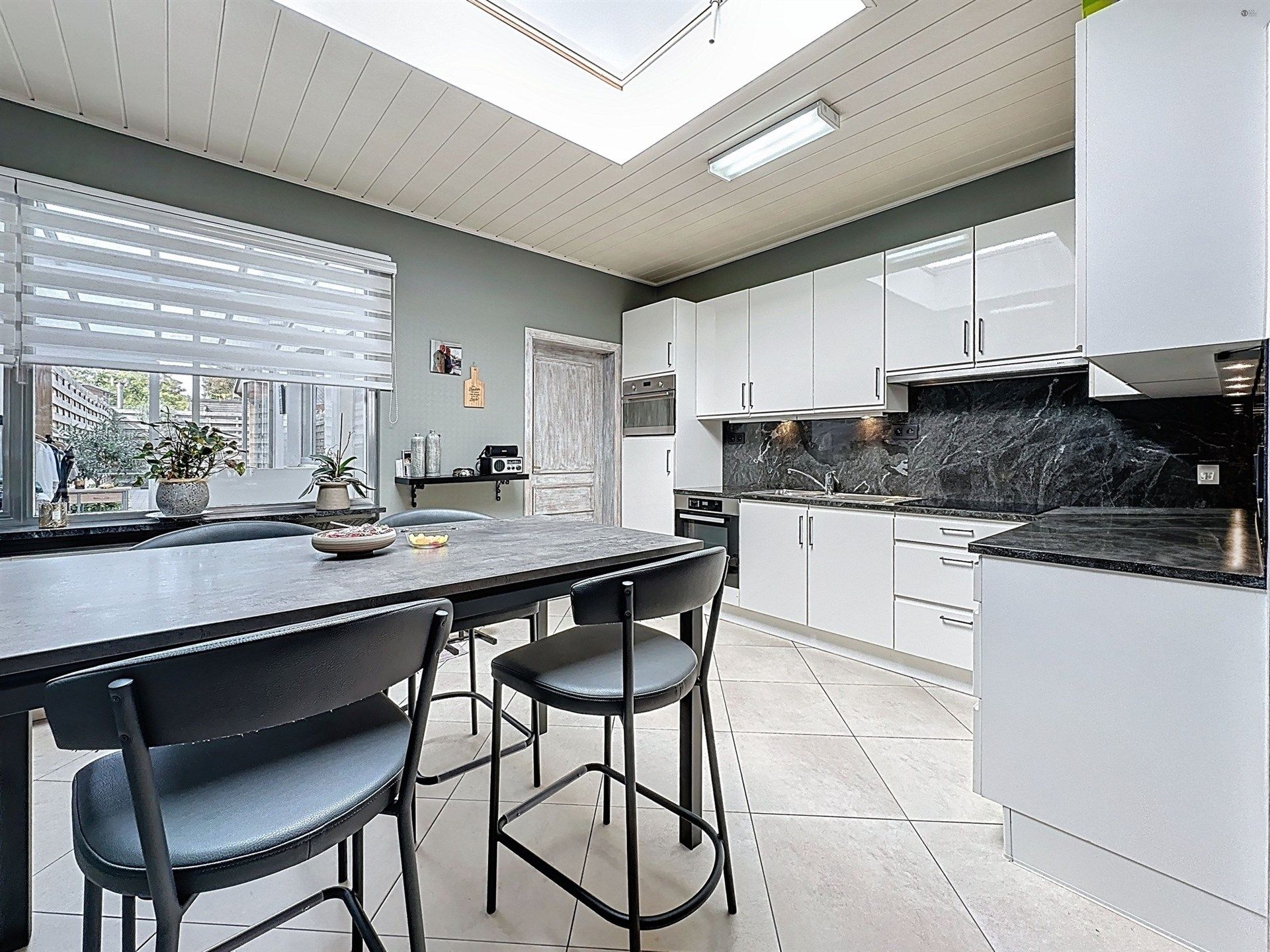 prachtige instapklare woning met stadstuin in Beveren Centrum! foto 4