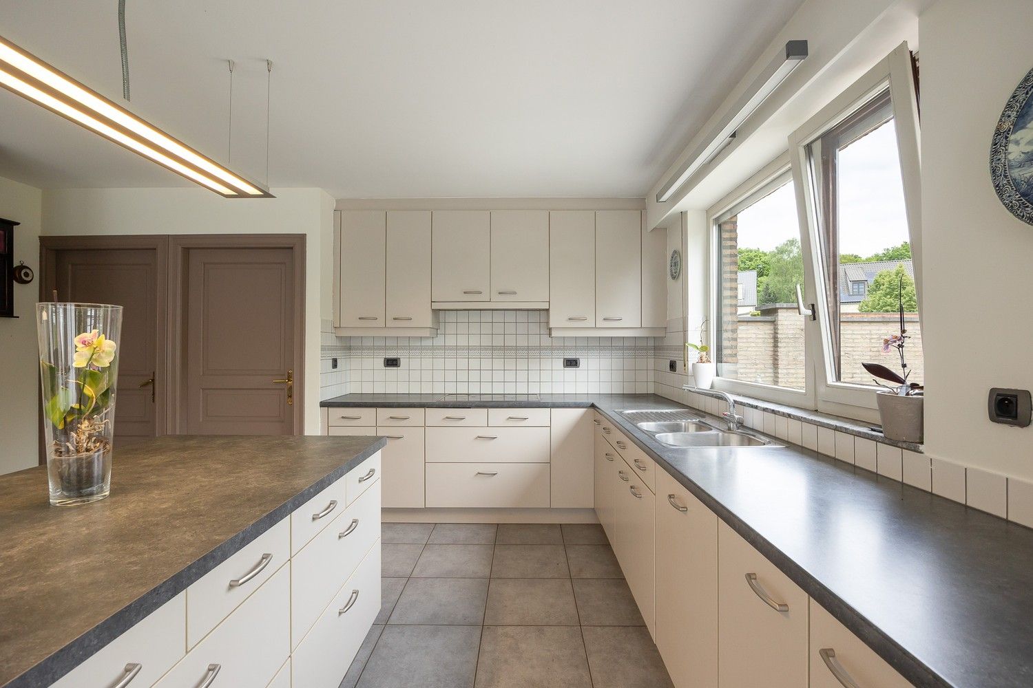 Instapklare, ruime woning met 4 slaapkamers, zonnig terras en multifunctioneel bijgebouw foto 8