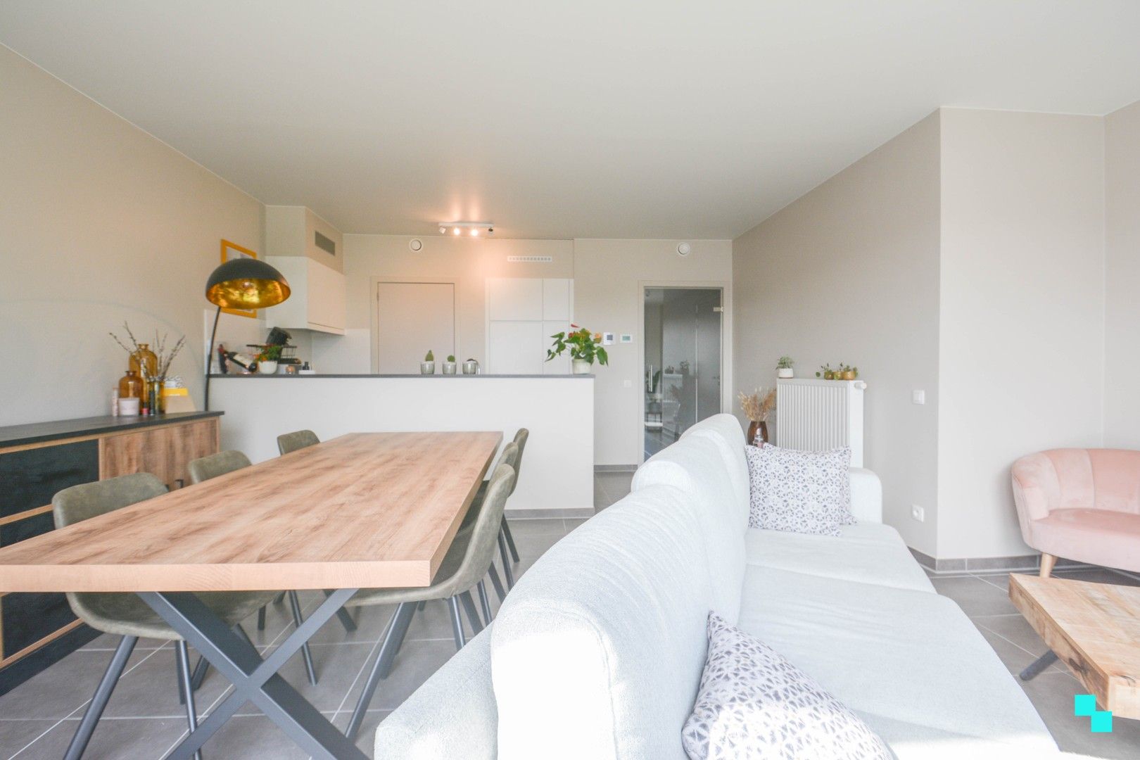 Instapklaar appartement met 2 slaapkamers en zonnig terras foto 6