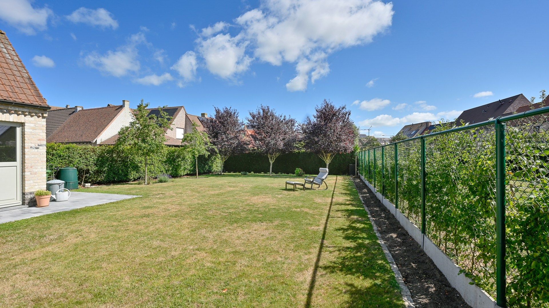Bijzonder groot en goed onderhouden halfopen villa foto 13