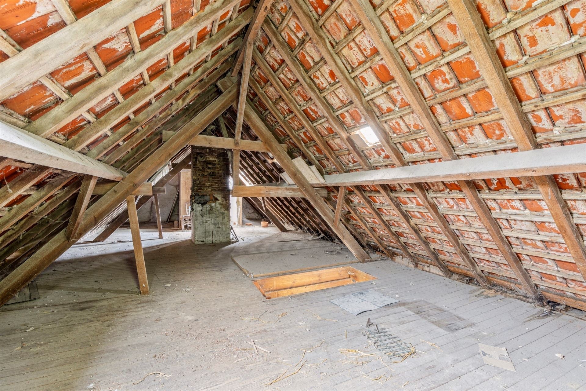 Boerderij met loods en enkele stallingen foto 12