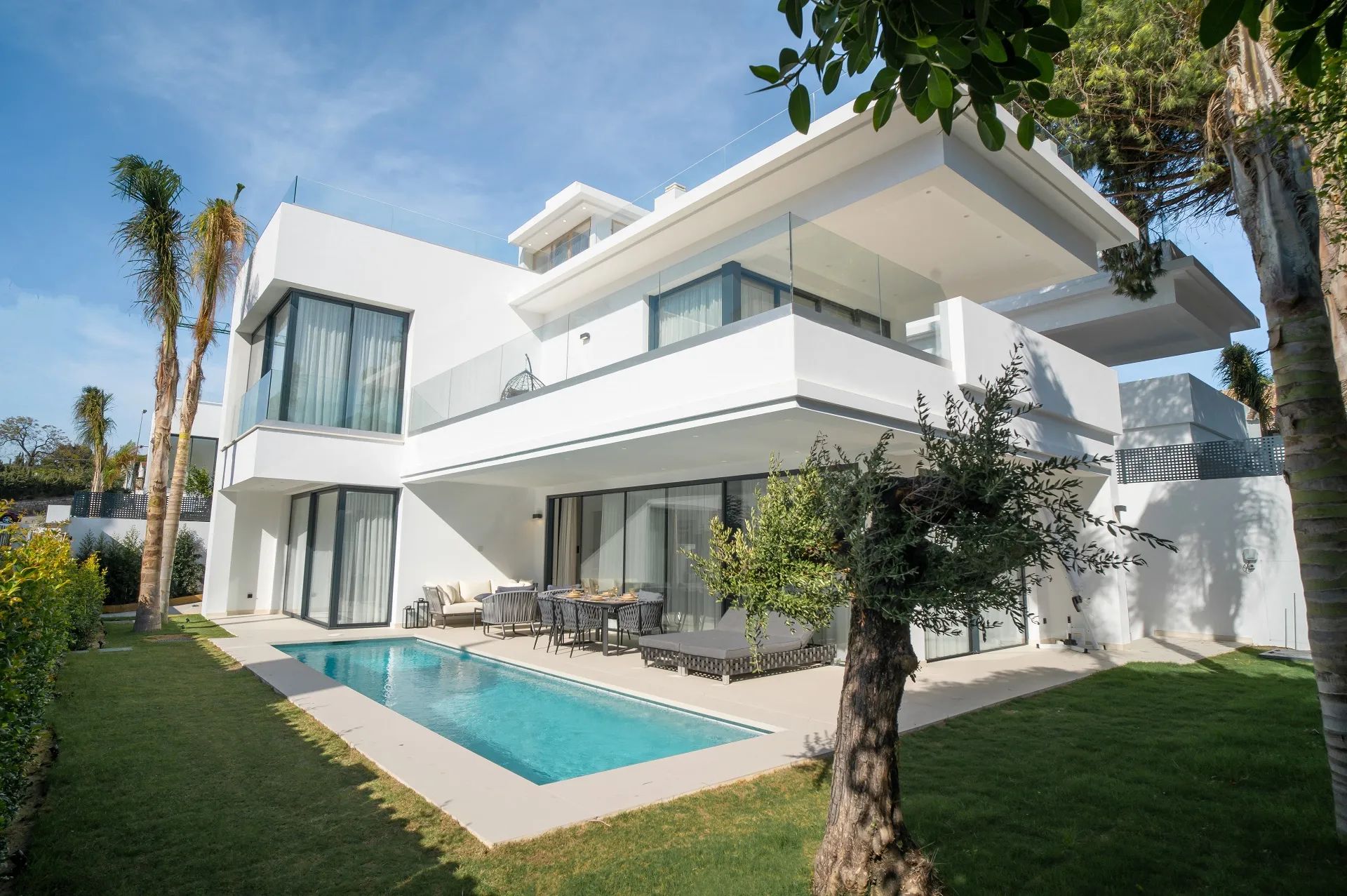 ()=>{if(producerUpdateValueVersion(node),producerAccessed(node),node.value===ERRORED)throw node.error;return node.value} Villa Rio Verde - 29600 Marbella