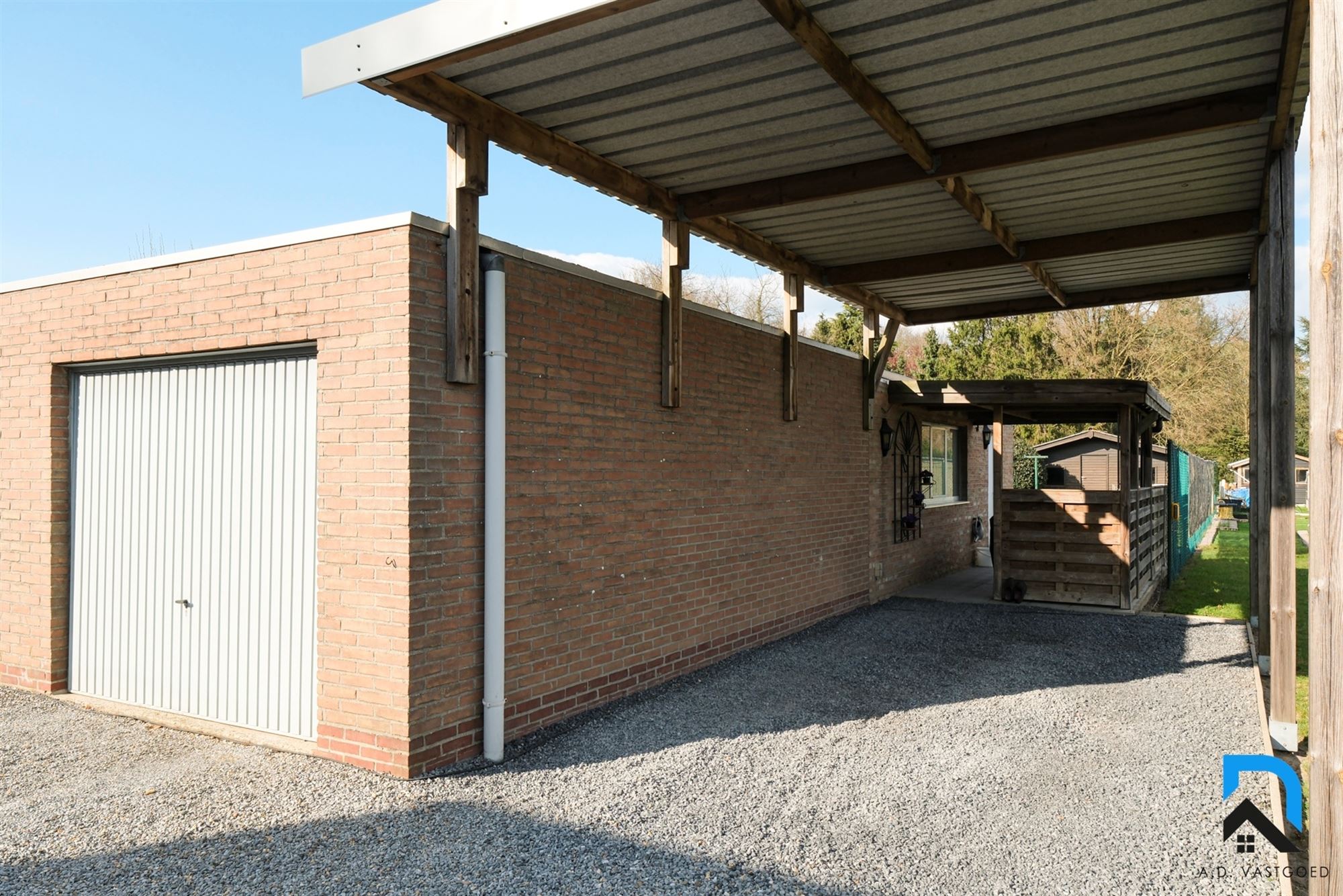 Ruim appartement met 3 slaapkamers en privé tuin foto 3