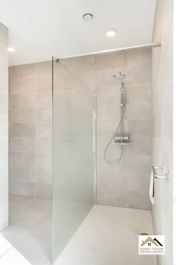 Prachtig jong/modern appartement bij centrum Lokeren!  foto 14